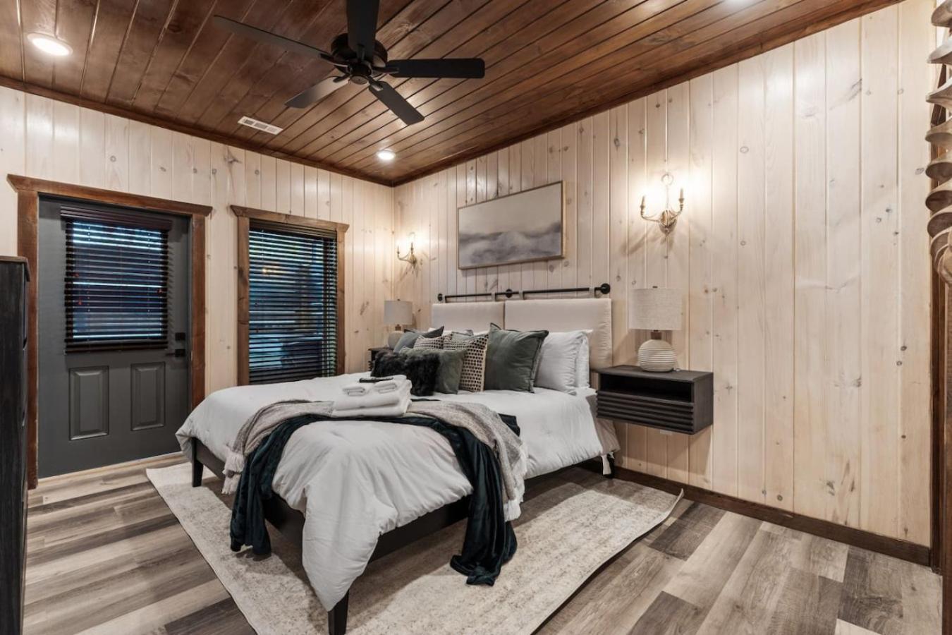Evergreen Parkway Retreat Views Hot Tub Arcade *