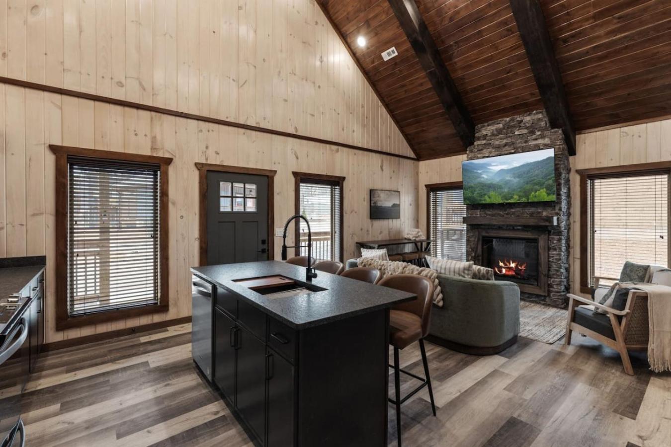 Evergreen Parkway Retreat Views Hot Tub Arcade Pigeon Forge