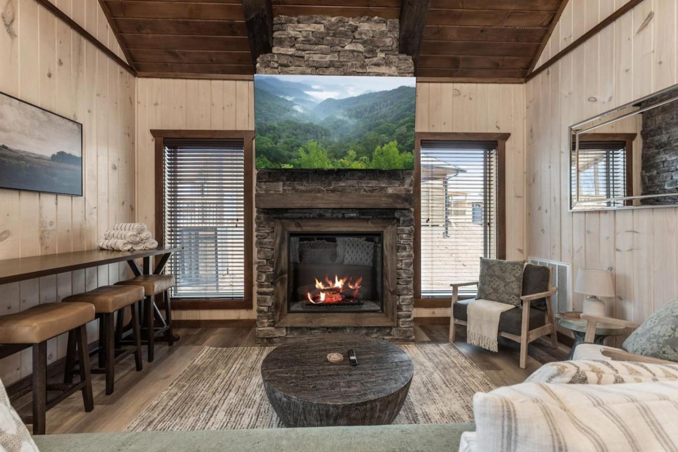 Evergreen Parkway Retreat Views Hot Tub Arcade