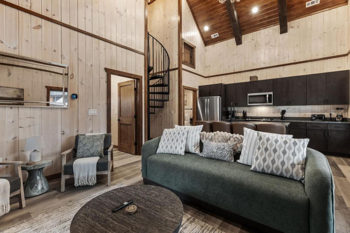 Evergreen Parkway Retreat Views Hot Tub Arcade Holiday home