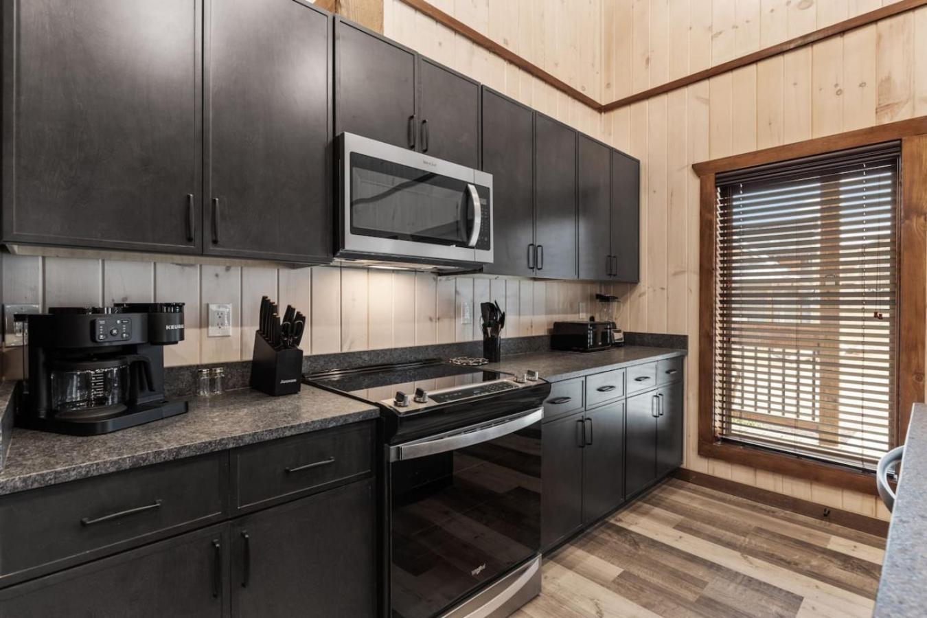 Holiday home Evergreen Parkway Retreat Views Hot Tub Arcade *