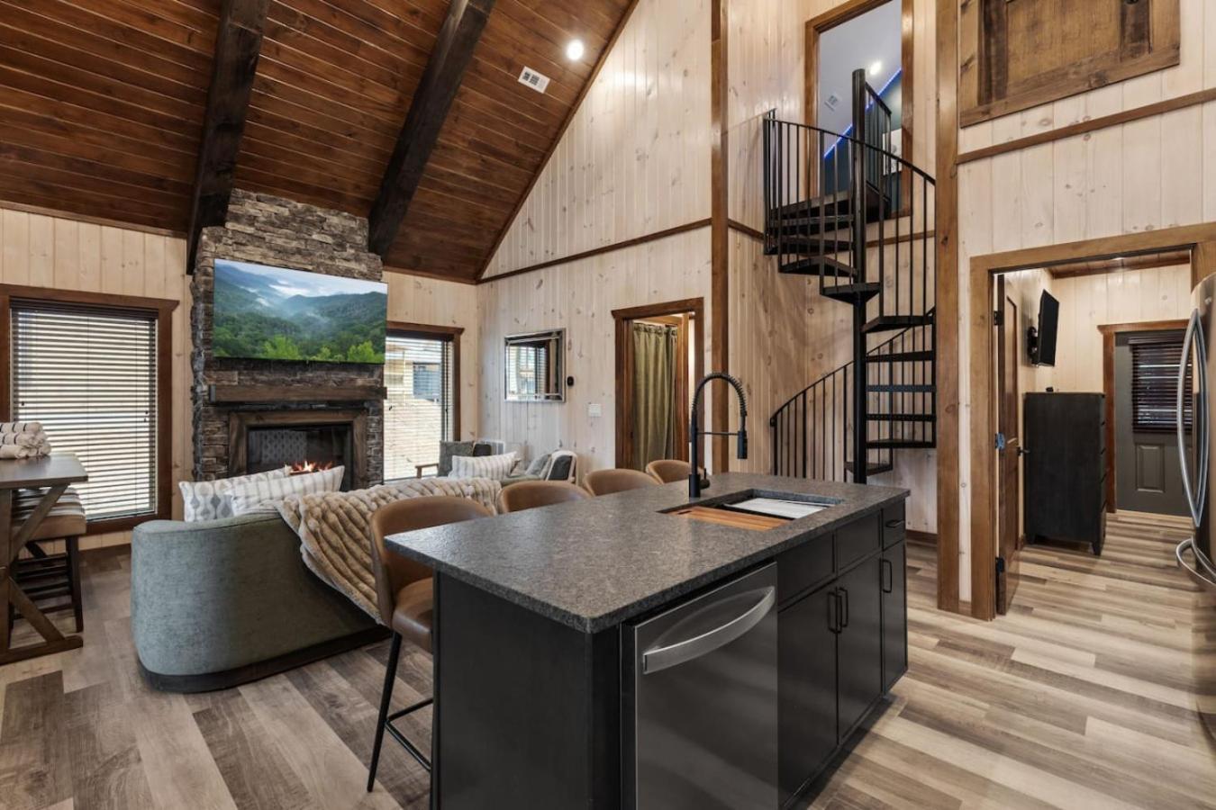Evergreen Parkway Retreat Views Hot Tub Arcade Pigeon Forge