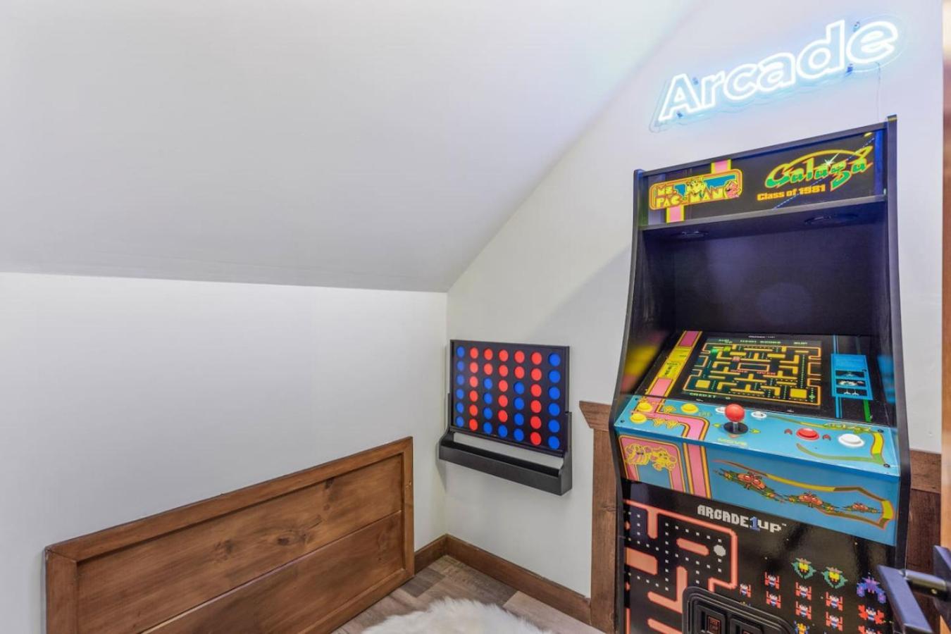 Evergreen Parkway Retreat Views Hot Tub Arcade * Pigeon Forge