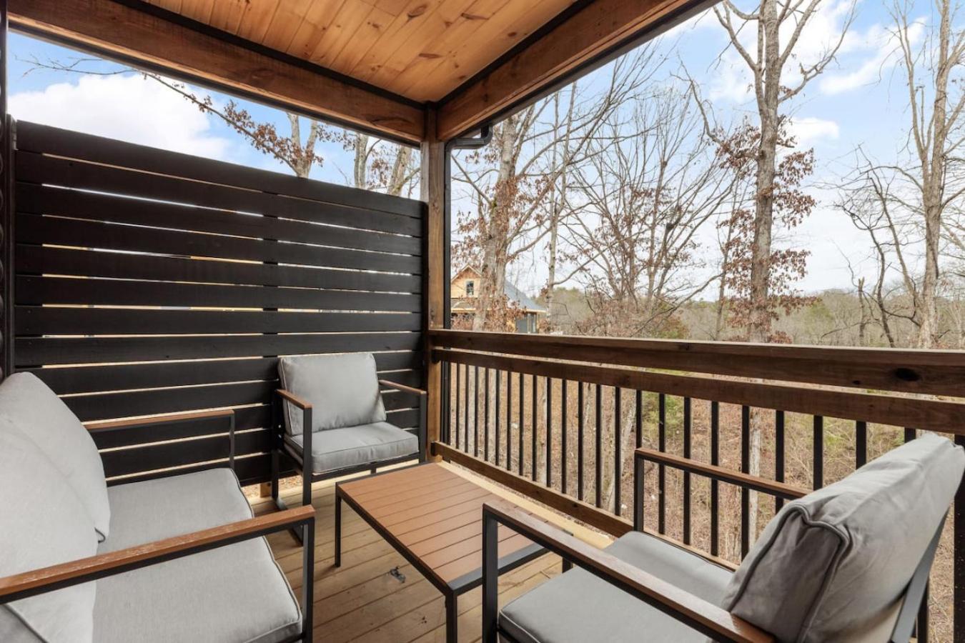 Holiday home Evergreen Parkway Retreat Views Hot Tub Arcade