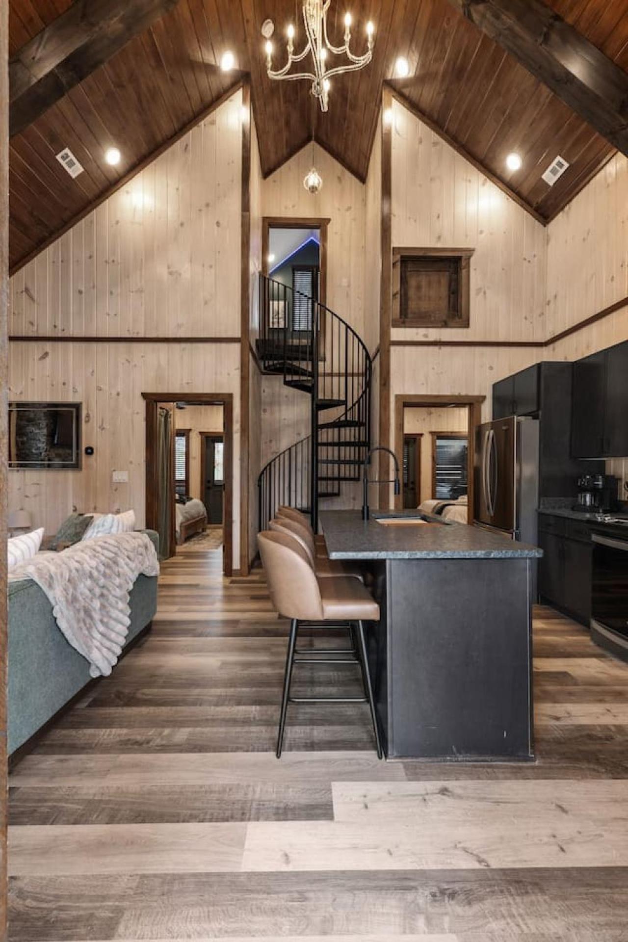 Evergreen Parkway Retreat Views Hot Tub Arcade Holiday home *