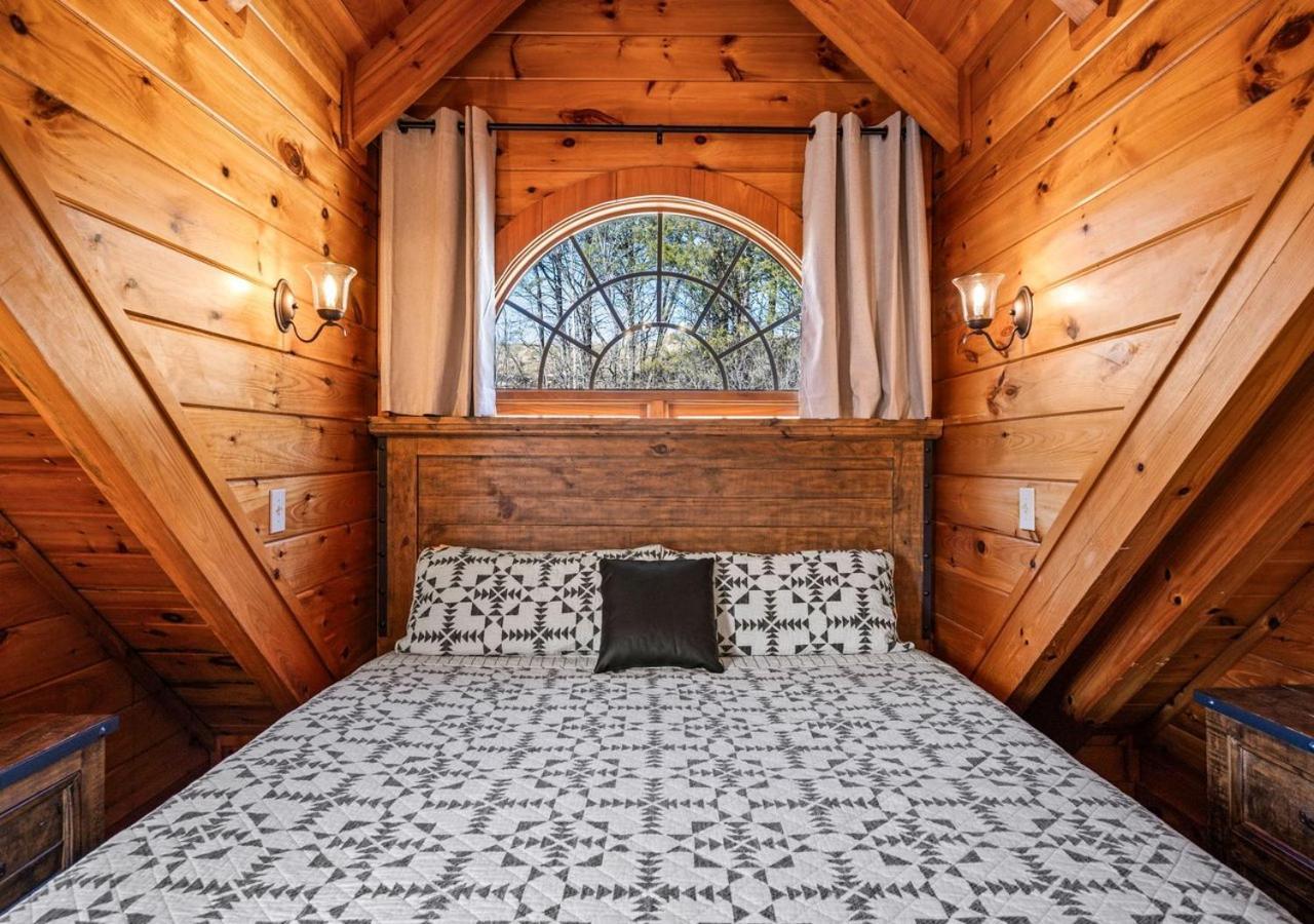 Family Friendly, Dollywood, Cal Ripken, Hot Tub * Pigeon Forge