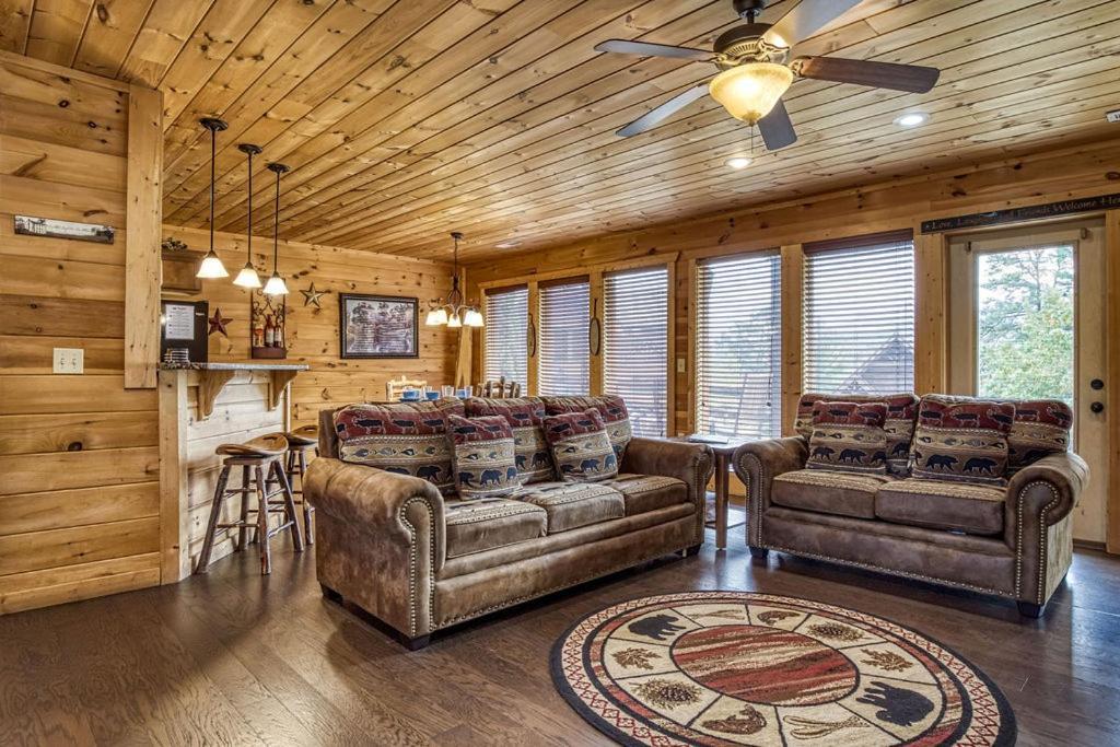 An Awesome View, Game Area, Pools, Pavilion, Free Attraction Tickets, Dollywood And More! Holiday home *