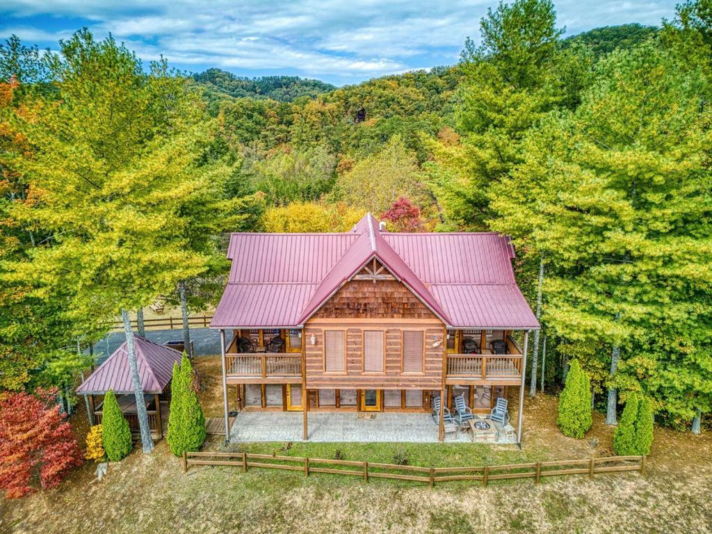 Holiday home An Awesome View, Game Area, Pools, Pavilion, Free Attraction Tickets, Dollywood And More! *