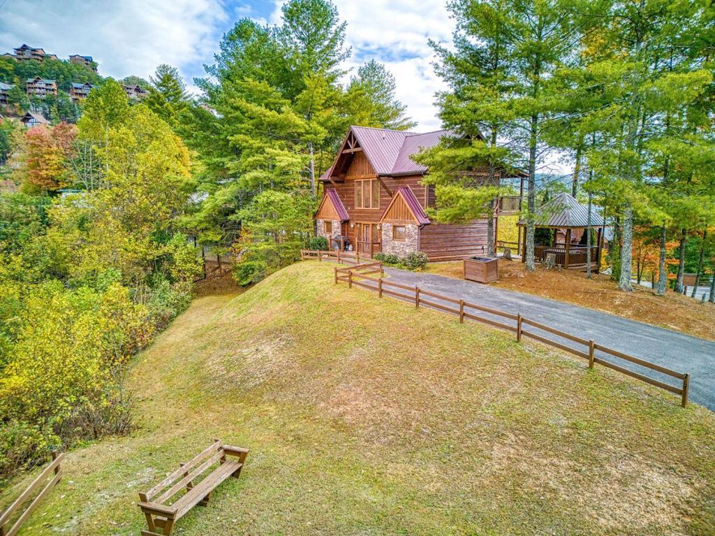 Holiday home An Awesome View, Game Area, Pools, Pavilion, Free Attraction Tickets, Dollywood And More! *