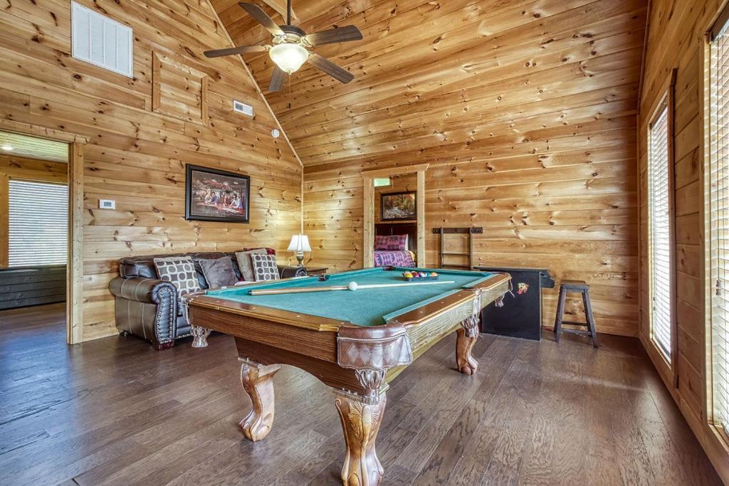 Holiday home An Awesome View, Game Area, Pools, Pavilion, Free Attraction Tickets, Dollywood And More!