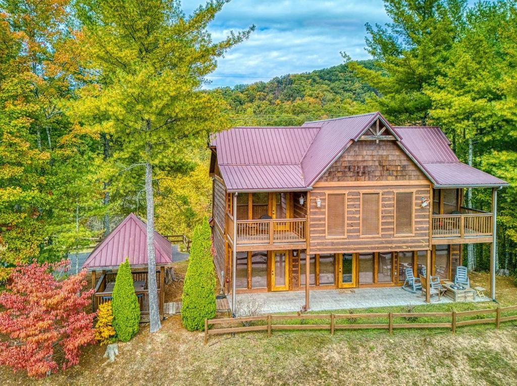 An Awesome View, Game Area, Pools, Pavilion, Free Attraction Tickets, Dollywood And More! * Pigeon Forge