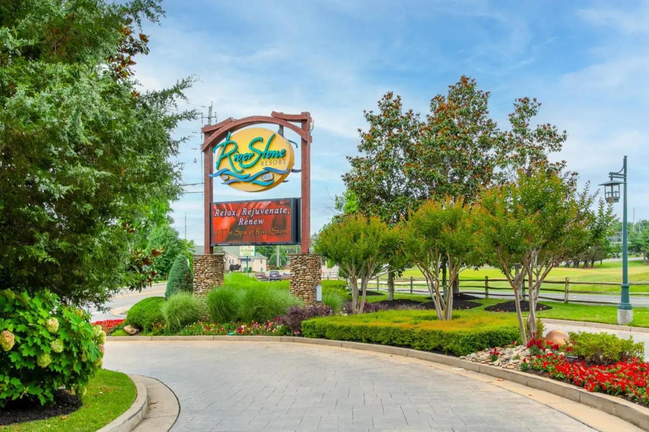 Parkway Romance #247 * Pigeon Forge