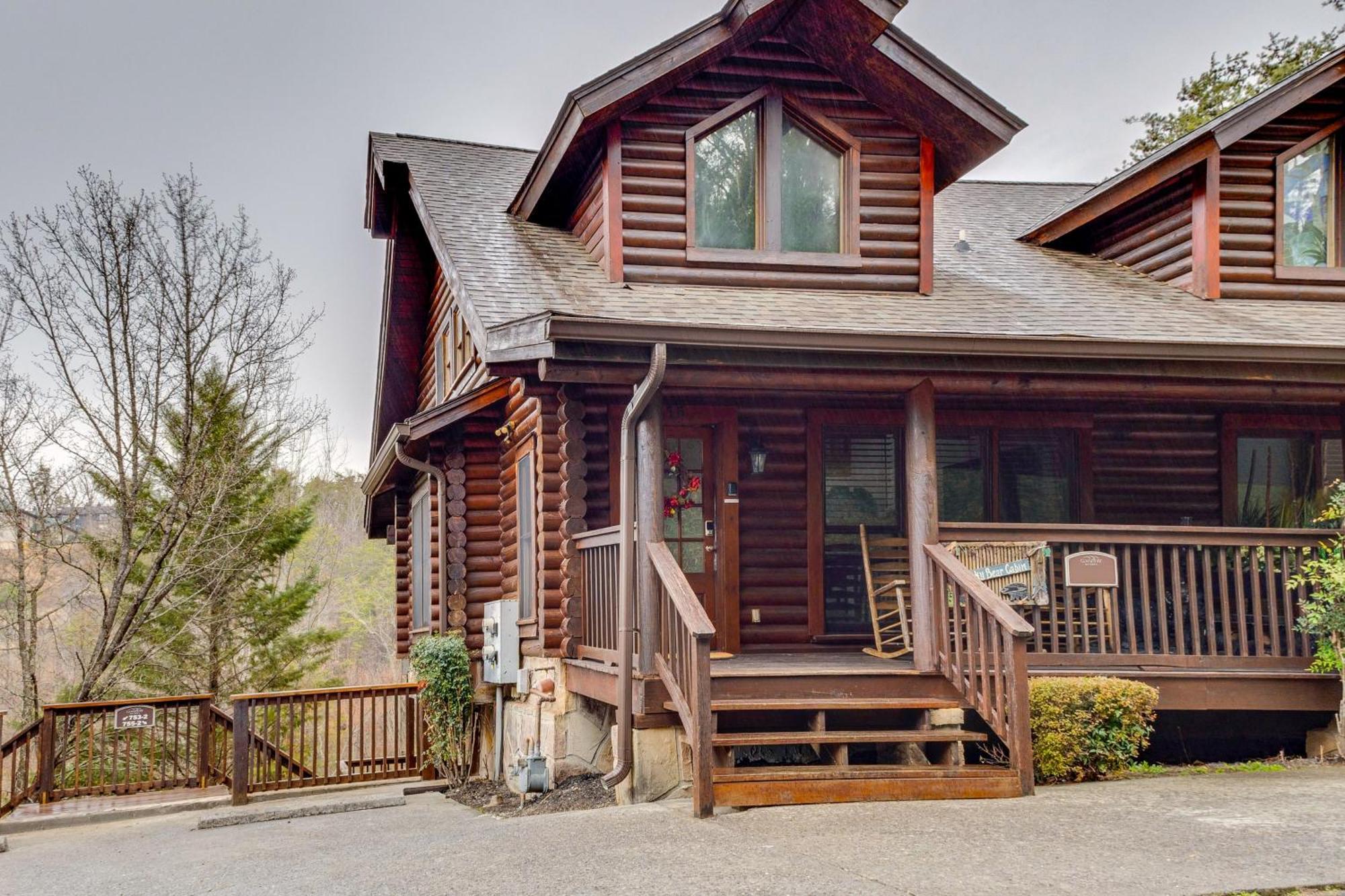 Vacation 1 Mi To Dollywood Holiday home Pigeon Forge