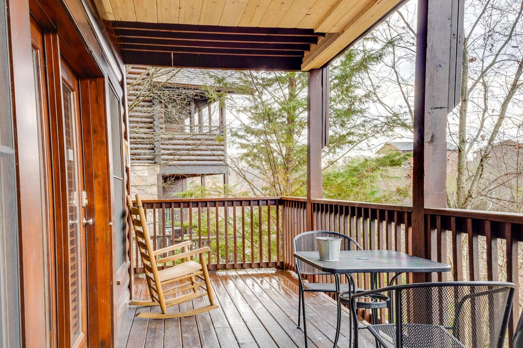 Holiday home On Dollywood Ln!
