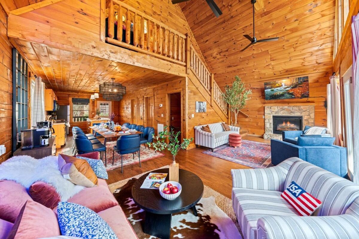 Holiday home 5br5ba With Game, Fire Pit, Hot Tub *