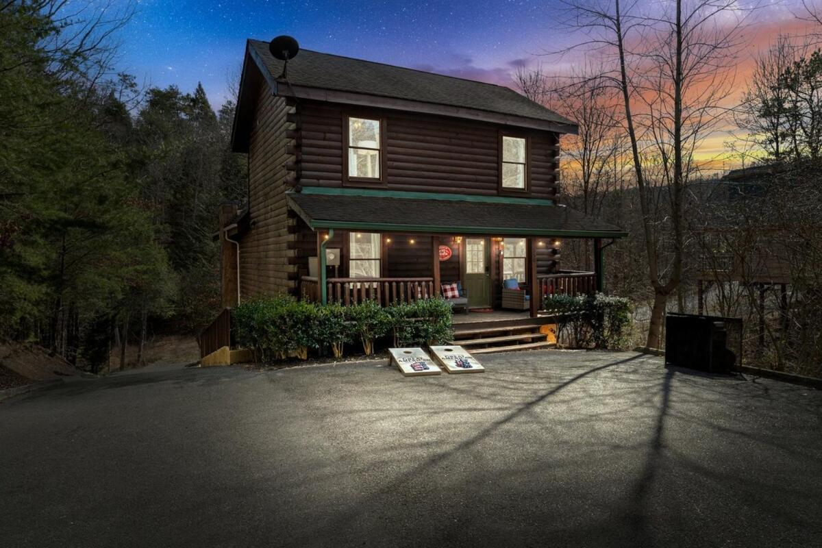 5br5ba With Game, Fire Pit, Hot Tub Holiday home *