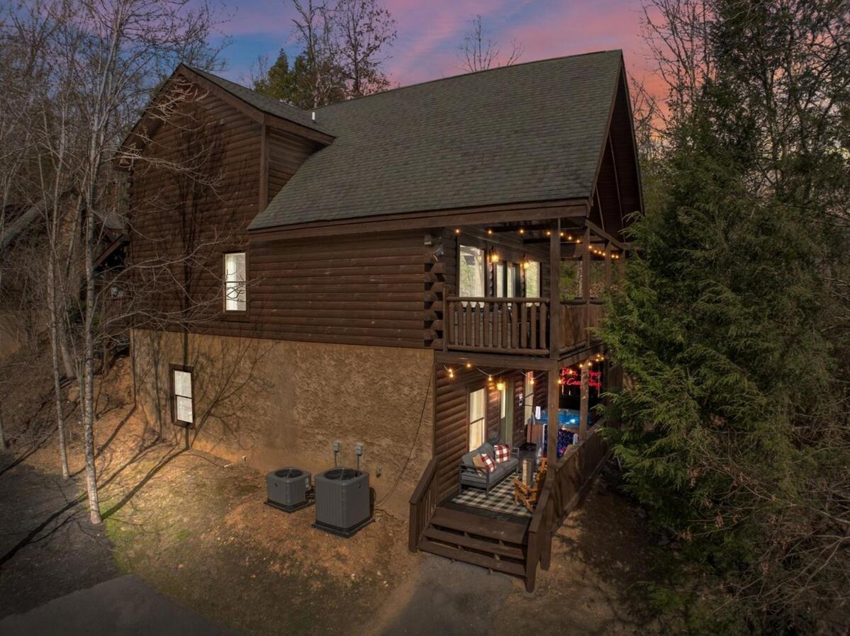 5br5ba With Game, Fire Pit, Hot Tub * Pigeon Forge