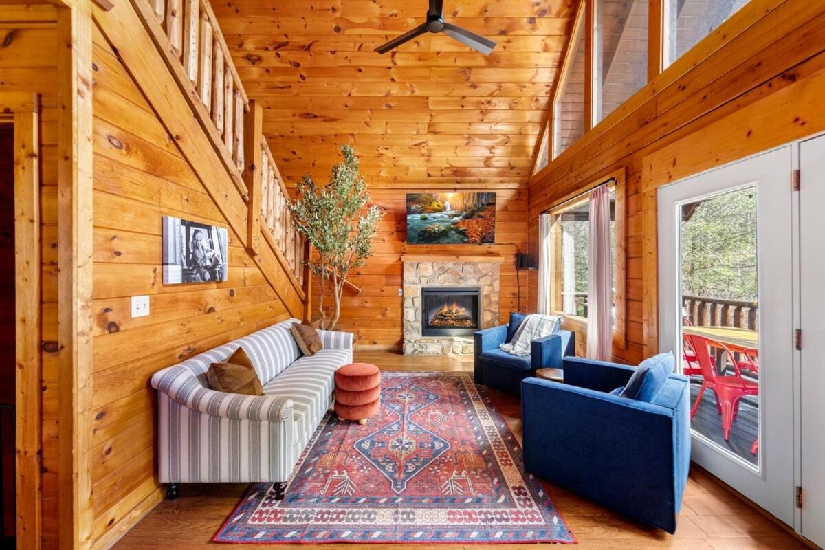 Holiday home 5br5ba With Game, Fire Pit, Hot Tub