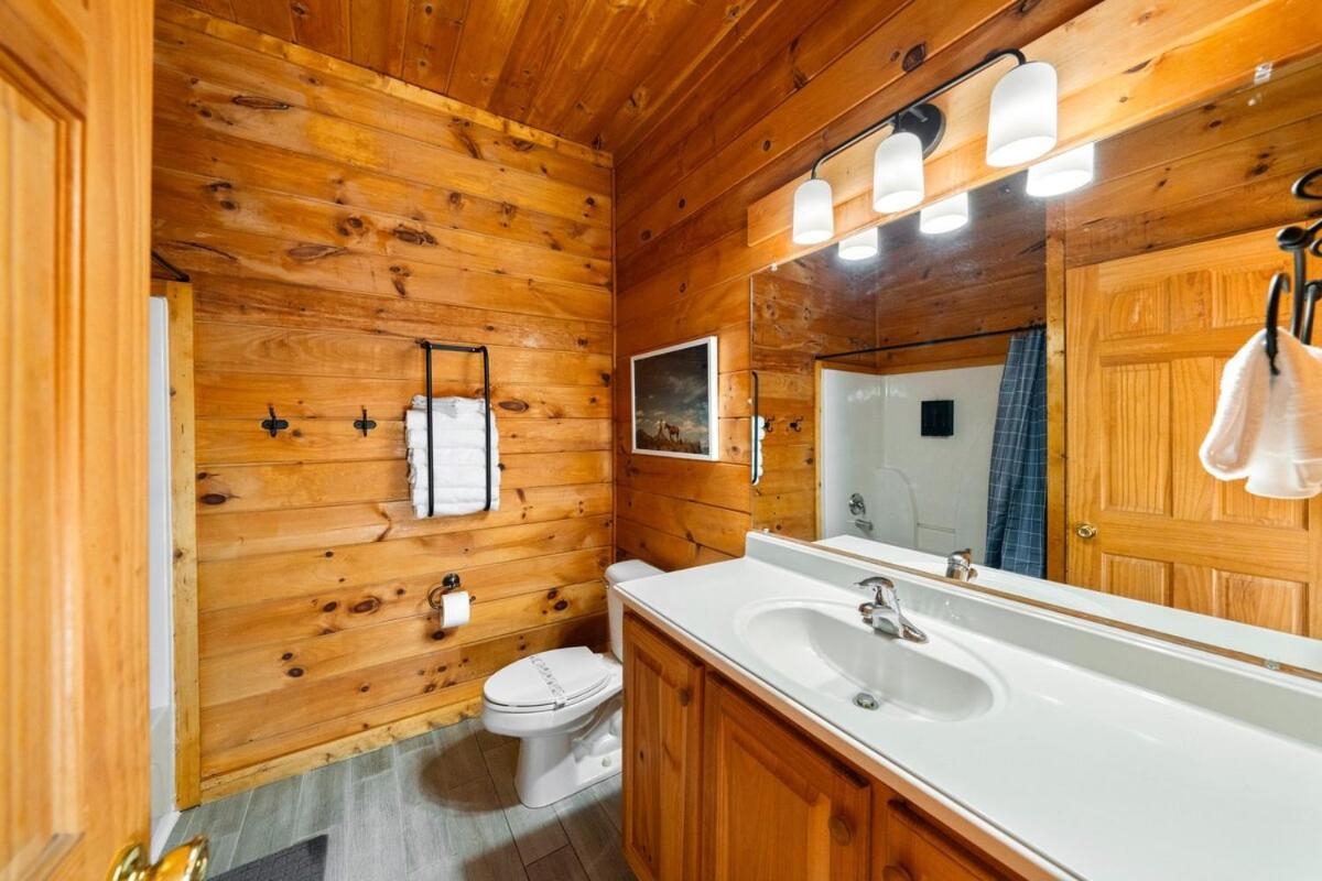 Holiday home 5br5ba With Game, Fire Pit, Hot Tub Pigeon Forge