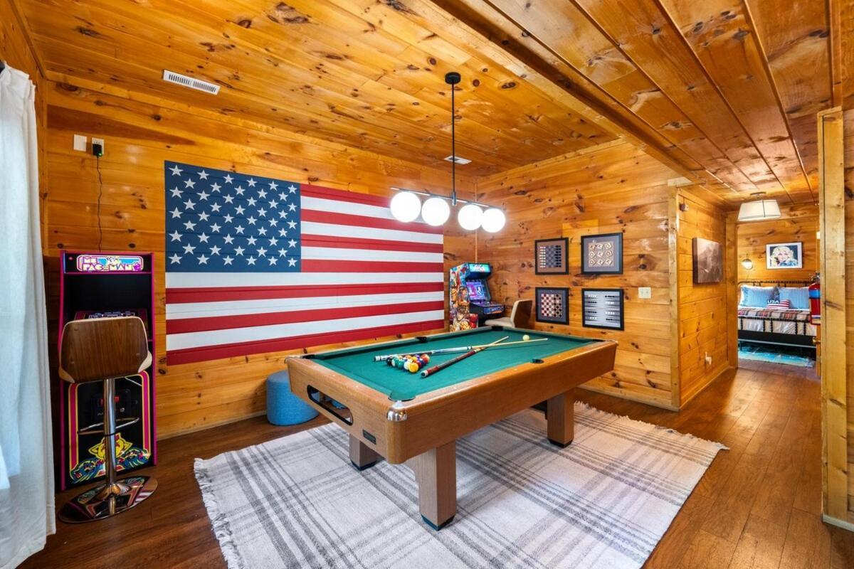 5br5ba With Game, Fire Pit, Hot Tub Holiday home *