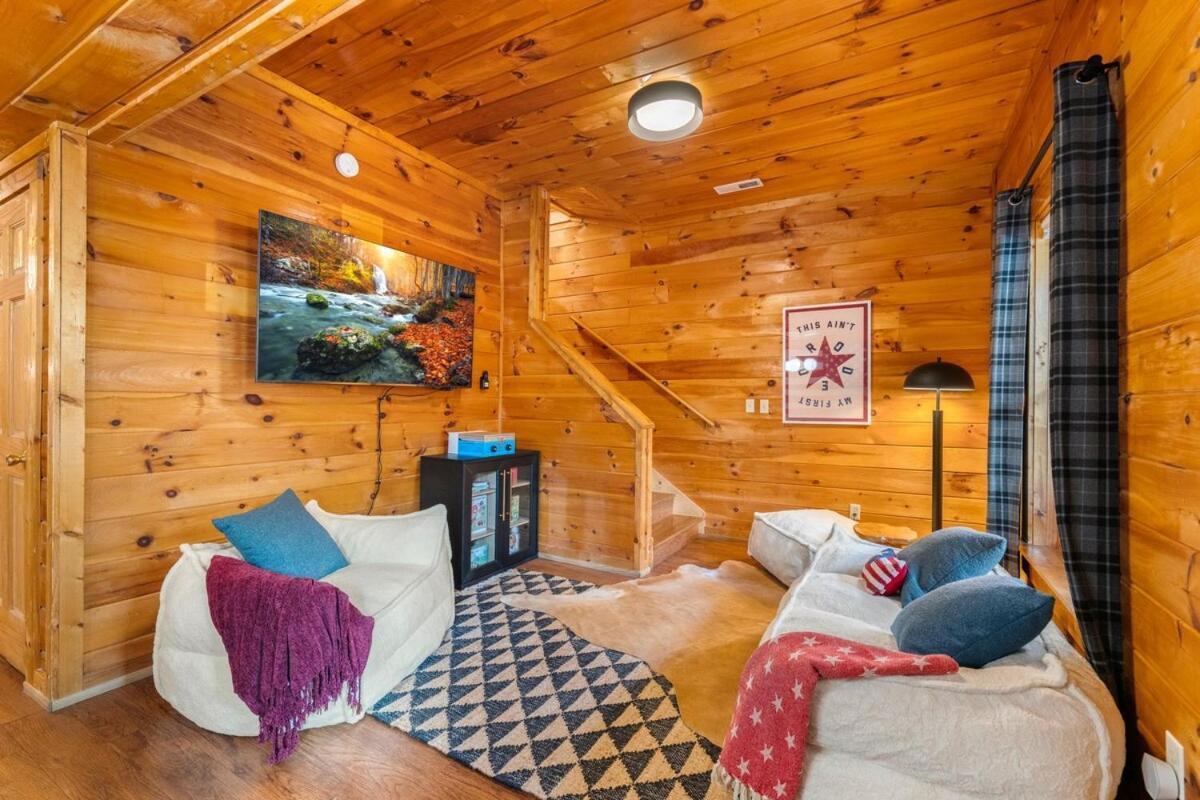 Holiday home 5br5ba With Game, Fire Pit, Hot Tub