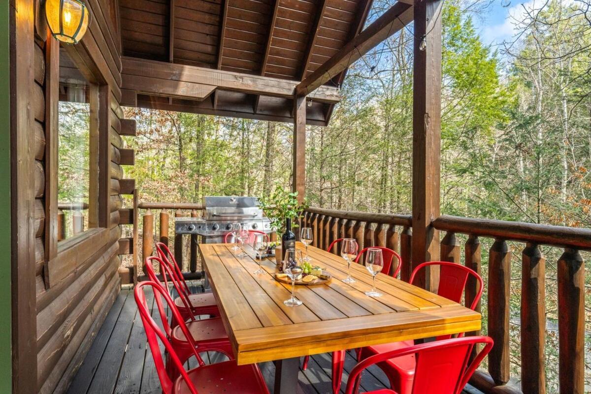 Holiday home 5br5ba With Game, Fire Pit, Hot Tub Pigeon Forge