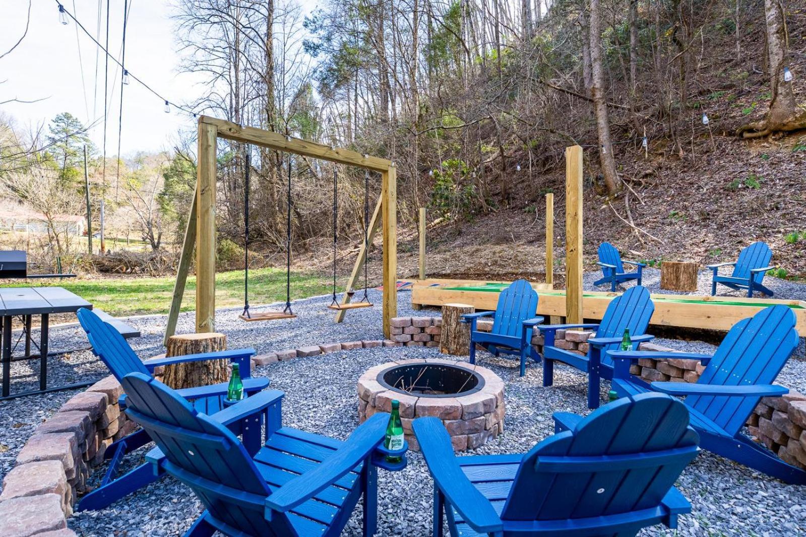 Bear Paradise Pigeon Forge