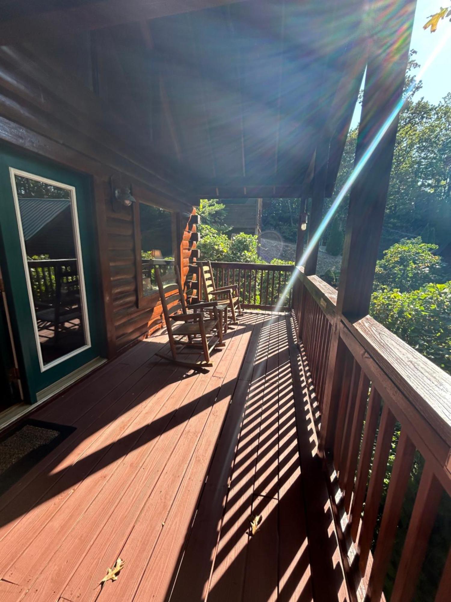 Chalet Cabin For Groups Getaway! Top Location, Grill, Wifi & Workstation, Hot Tub & Game Room Pigeon Forge