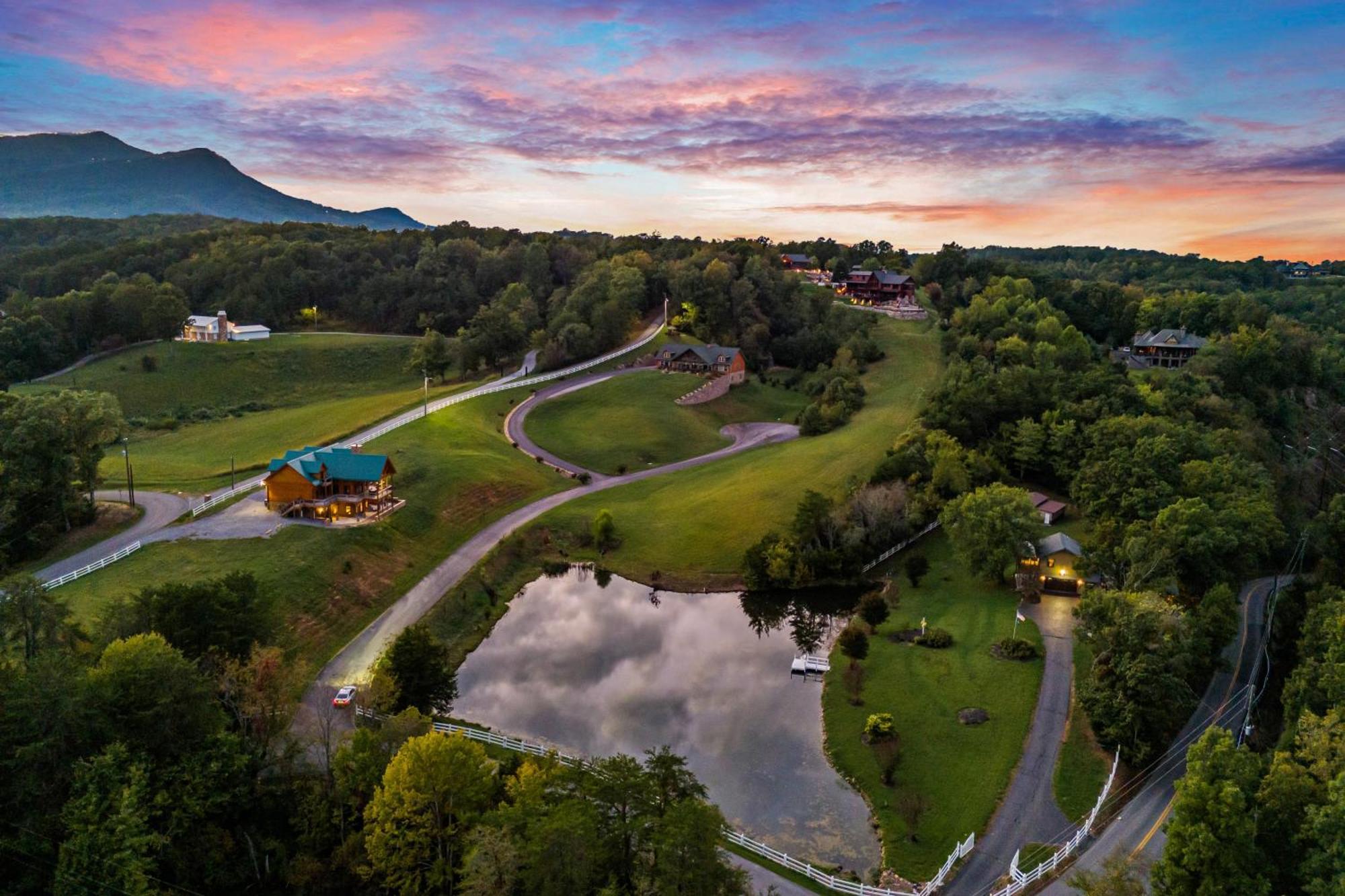 Haven On The Pond Holiday home Pigeon Forge