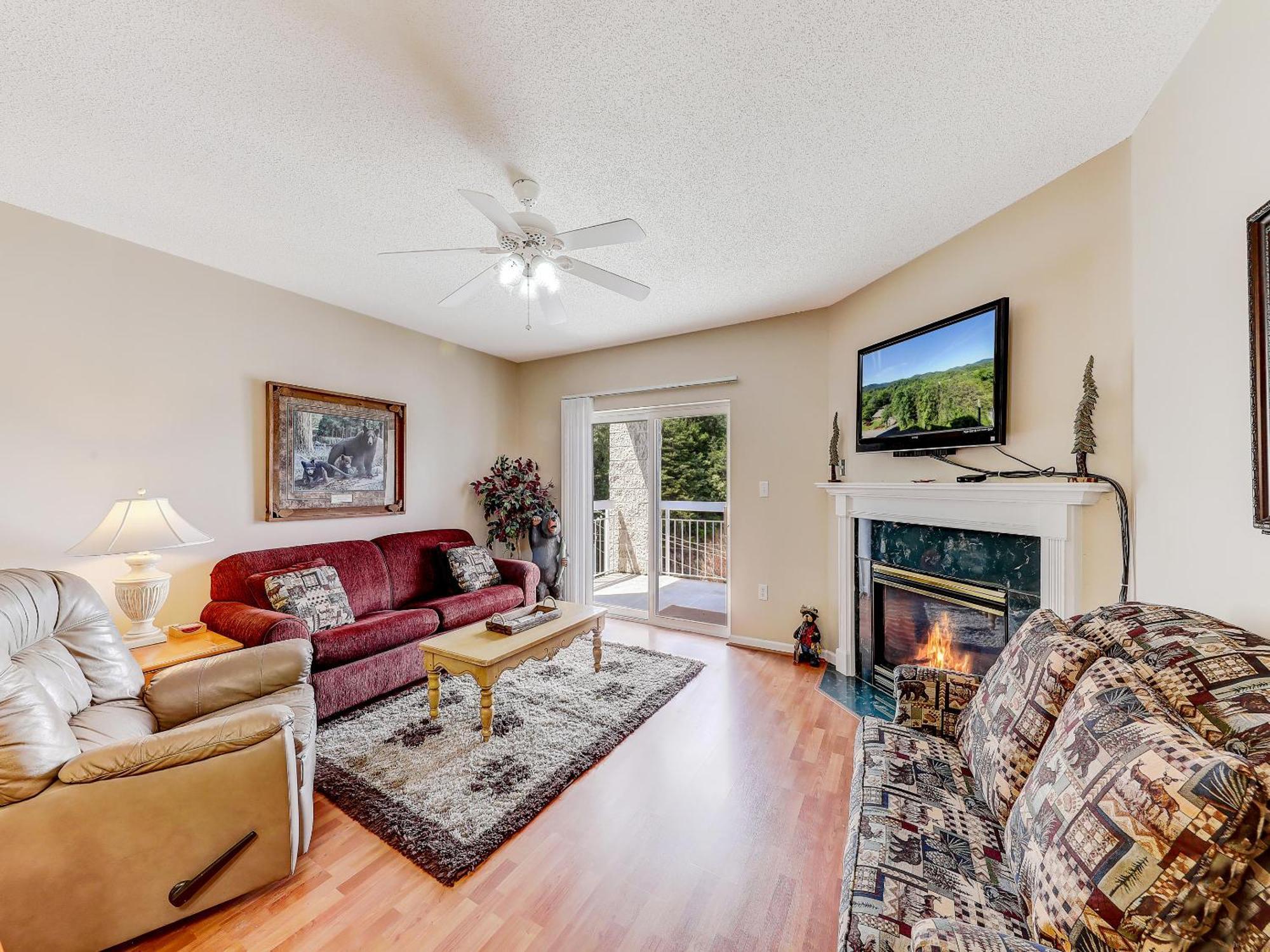 Apartment Lazy Bear Whispering Pines 111 *