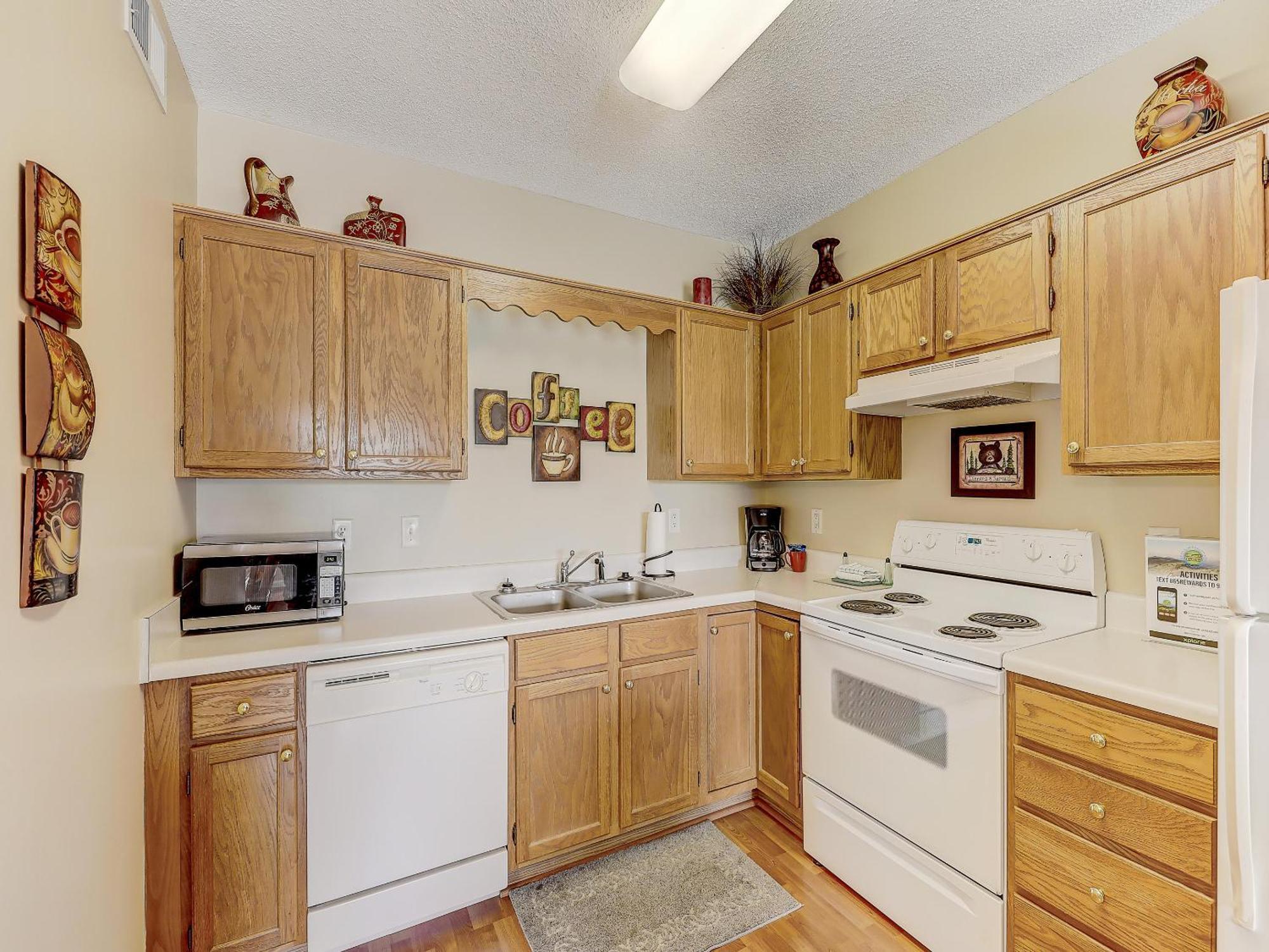 Lazy Bear Whispering Pines 111 *