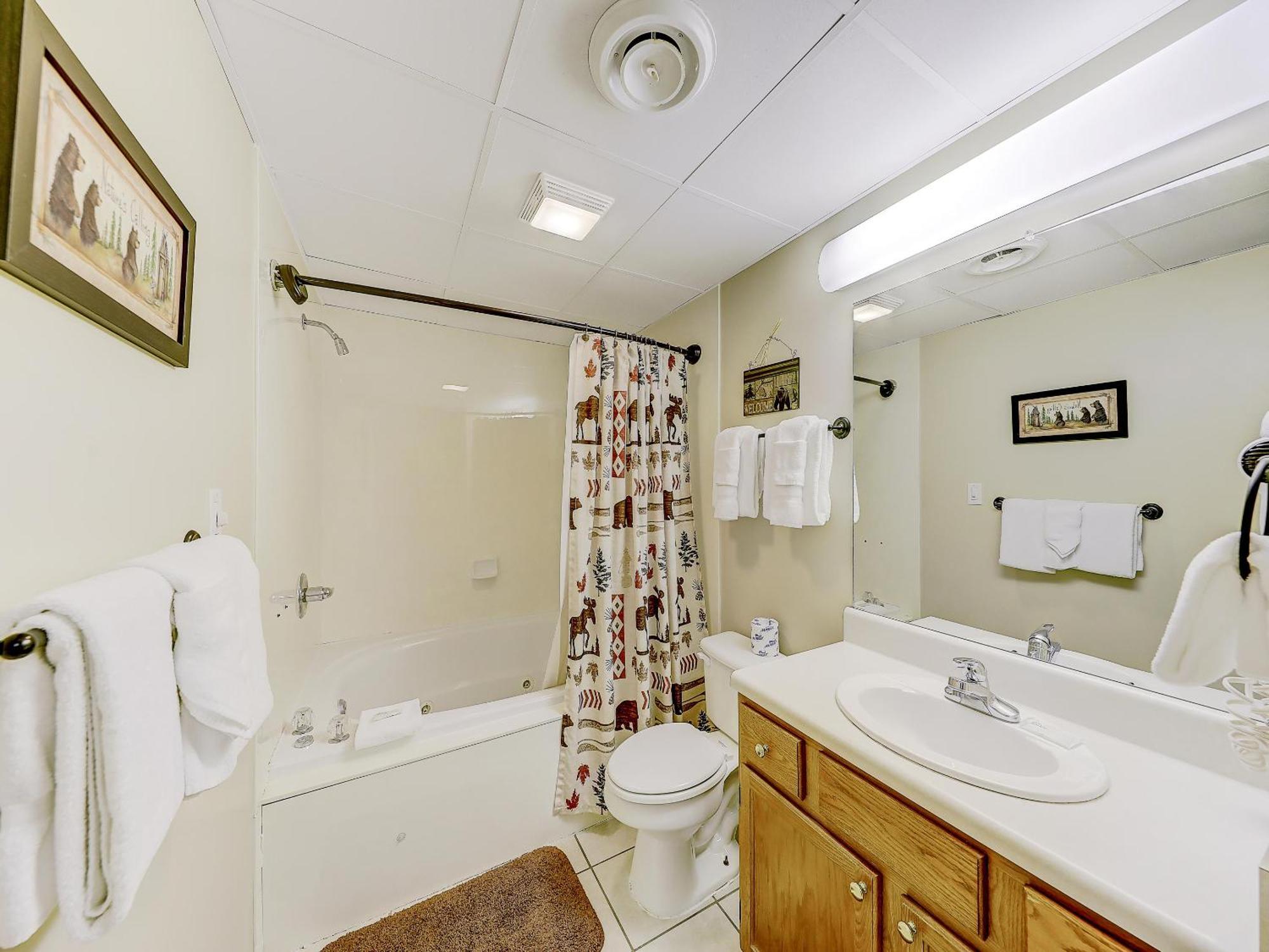 Lazy Bear Whispering Pines 111