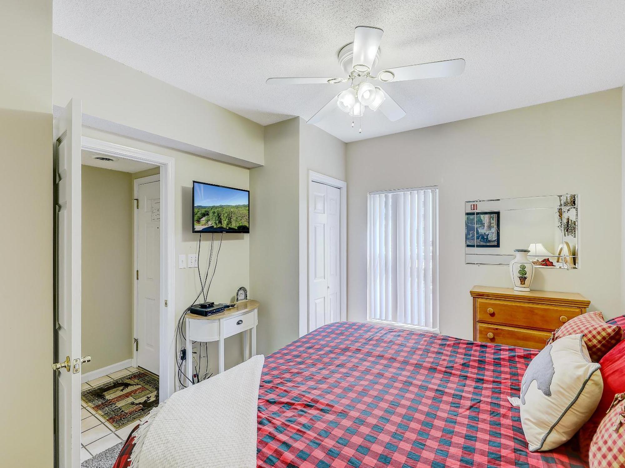 Apartment Lazy Bear Whispering Pines 111 *