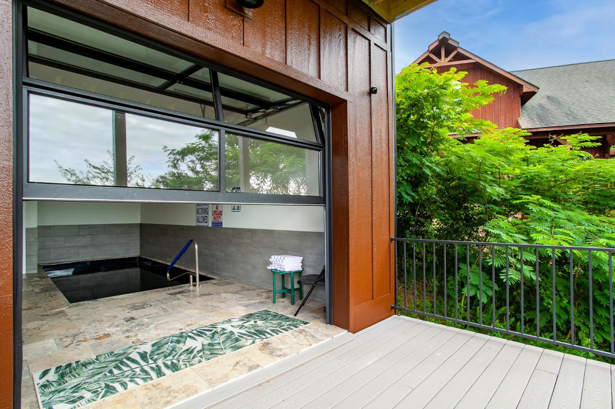 Bearly Haus -views, Hot Tub, Pool & Xbox! Holiday home *