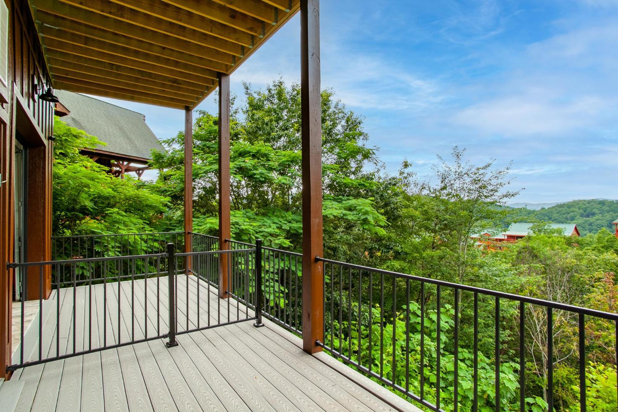 Bearly Haus -views, Hot Tub, Pool & Xbox! Holiday home