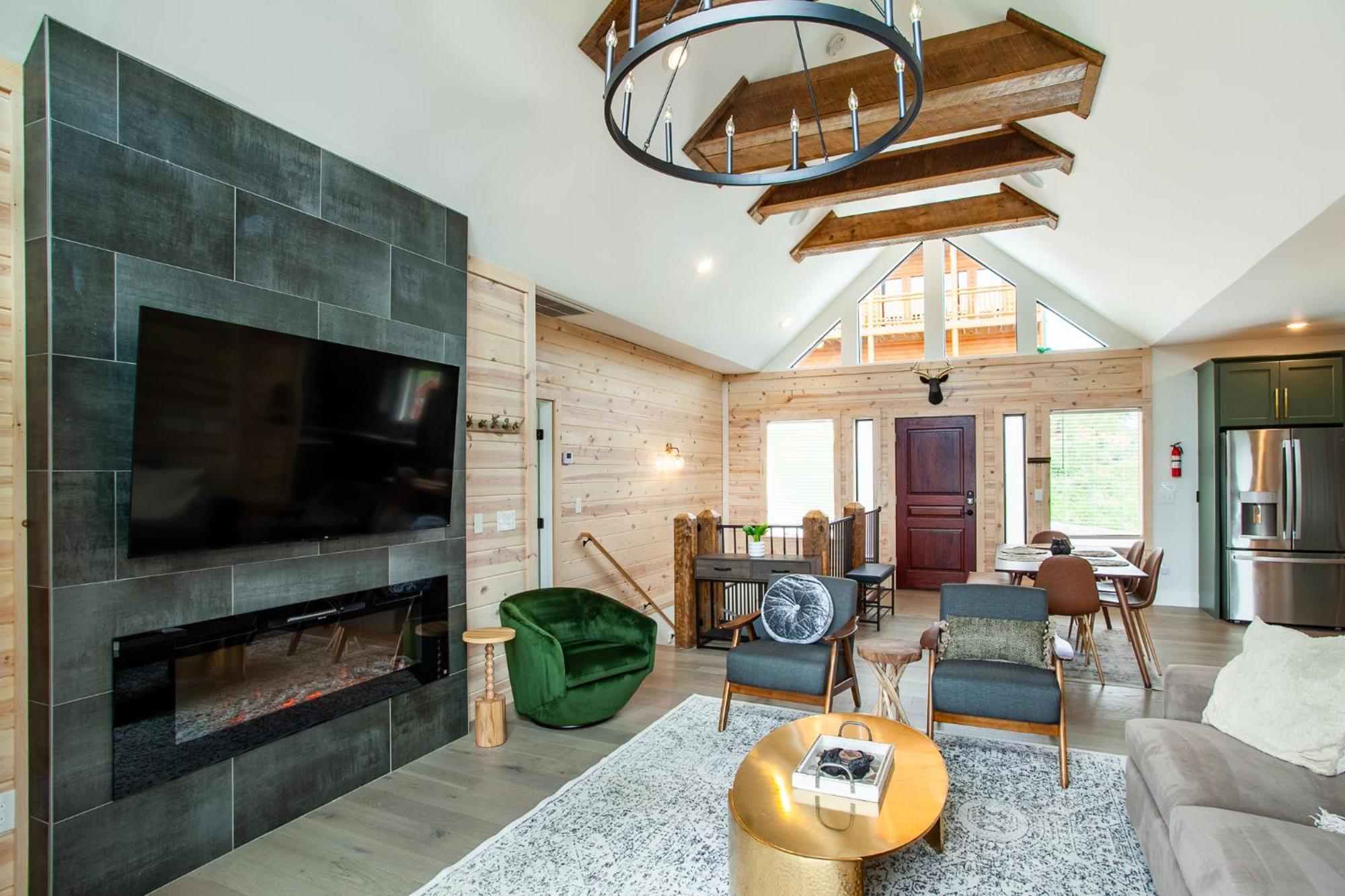 Bearly Haus -views, Hot Tub, Pool & Xbox! Pigeon Forge