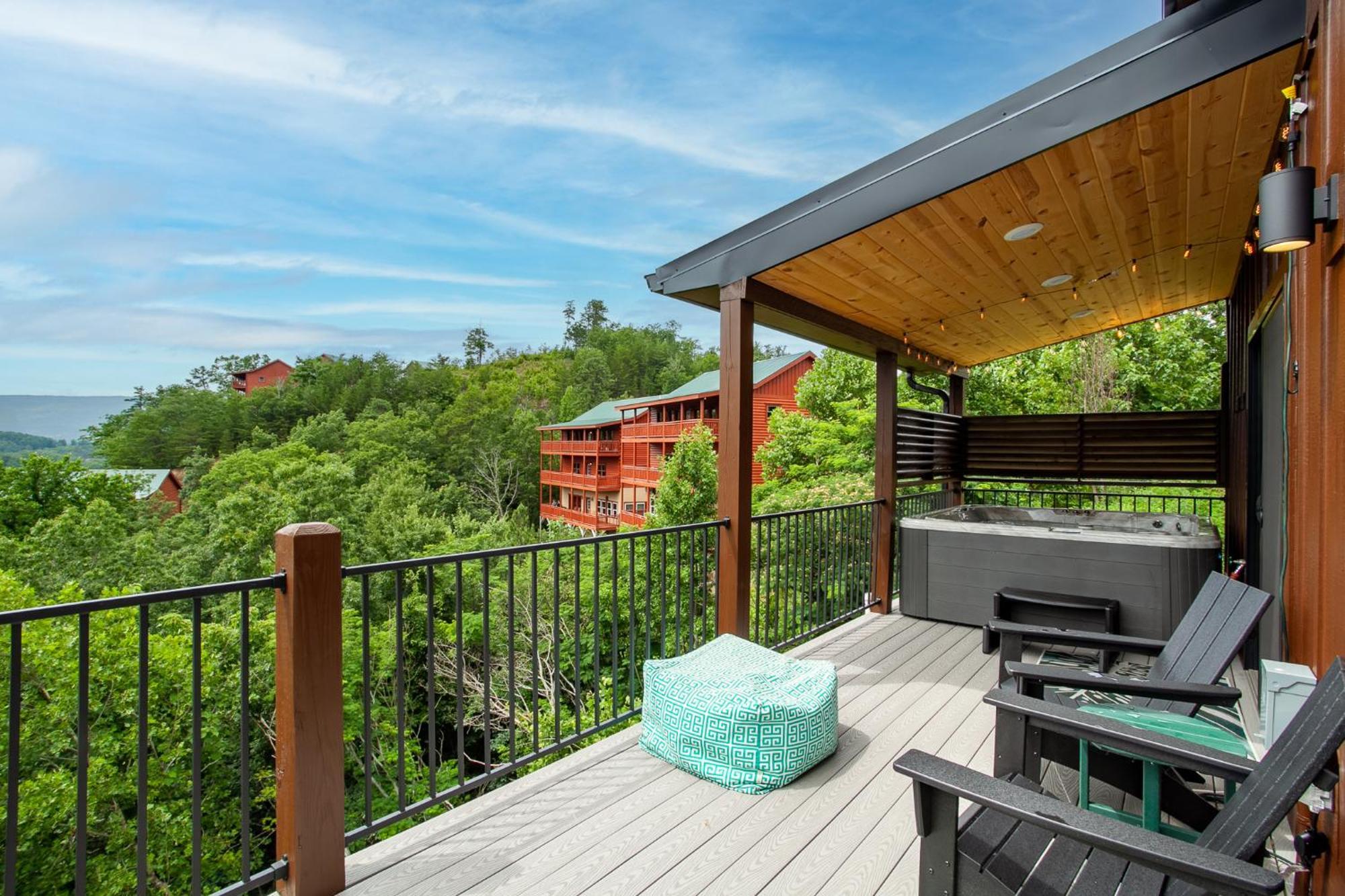 Bearly Haus -views, Hot Tub, Pool & Xbox! Holiday home *