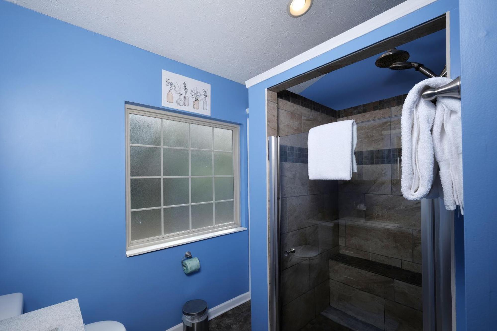 Steps Away From Pf Parkway, Pet Friendly, Hot Tub!