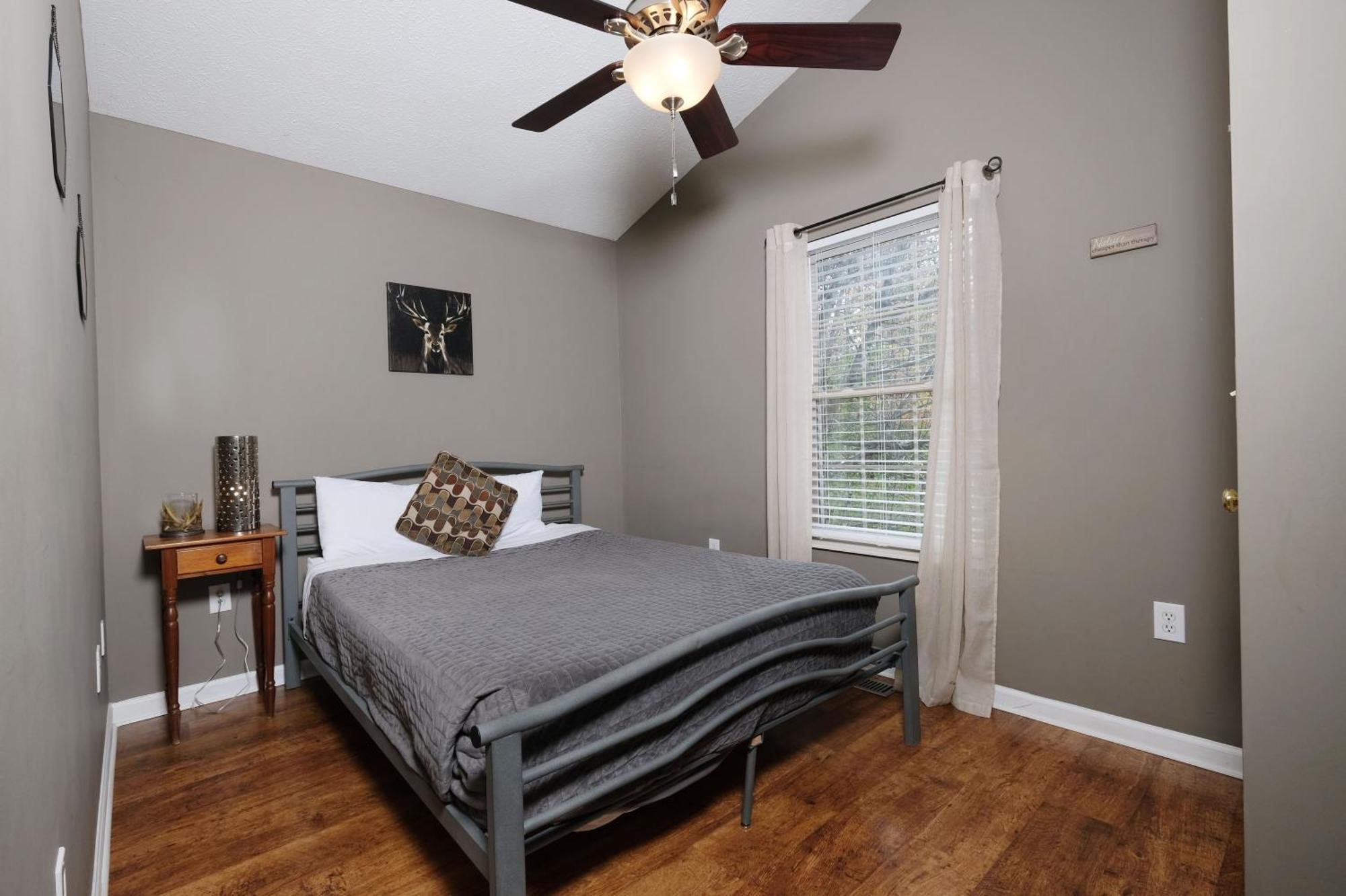Steps Away From Pf Parkway, Pet Friendly, Hot Tub! *
