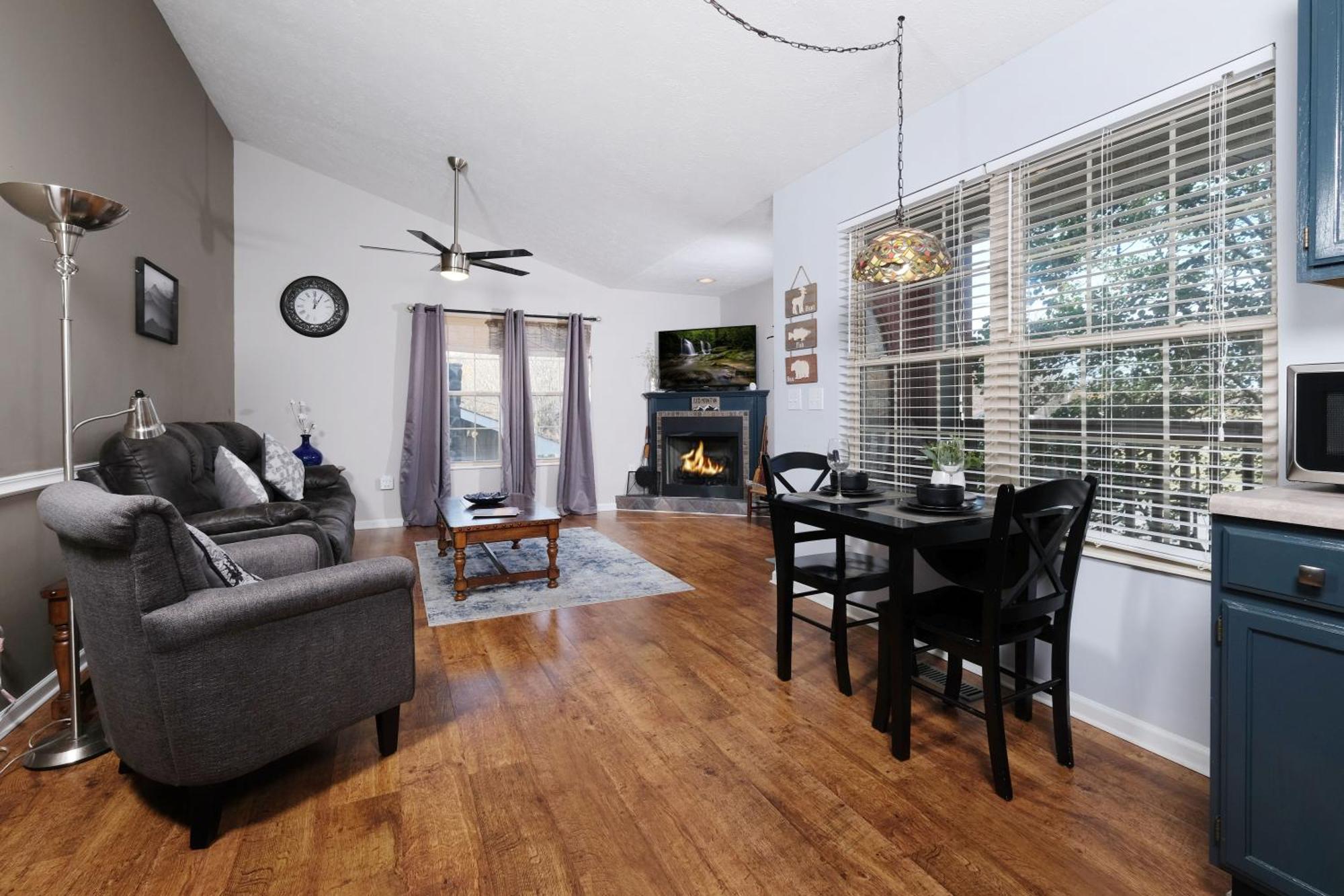Holiday home Steps Away From Pf Parkway, Pet Friendly, Hot Tub! Pigeon Forge