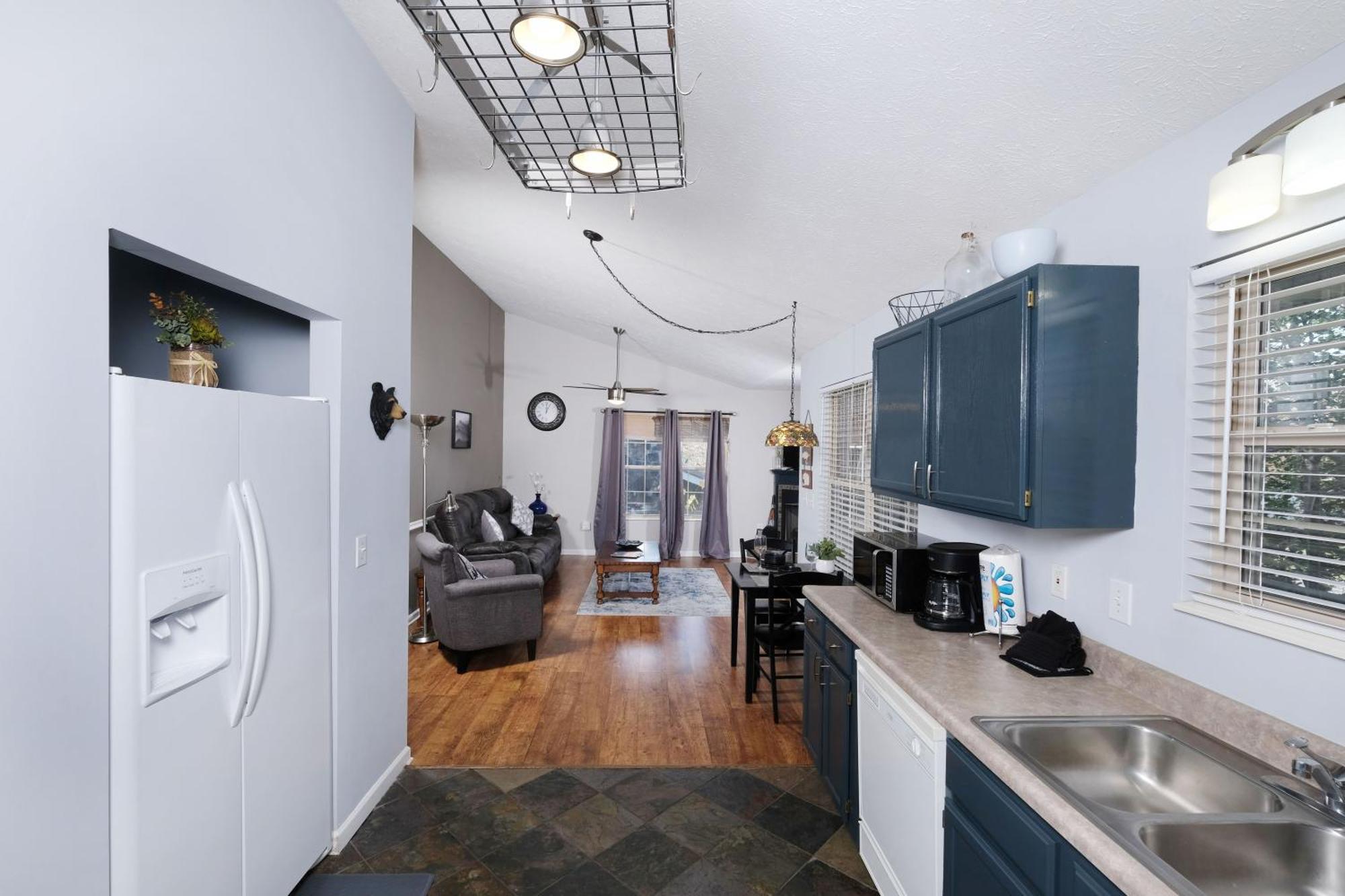 Steps Away From Pf Parkway, Pet Friendly, Hot Tub! Holiday home