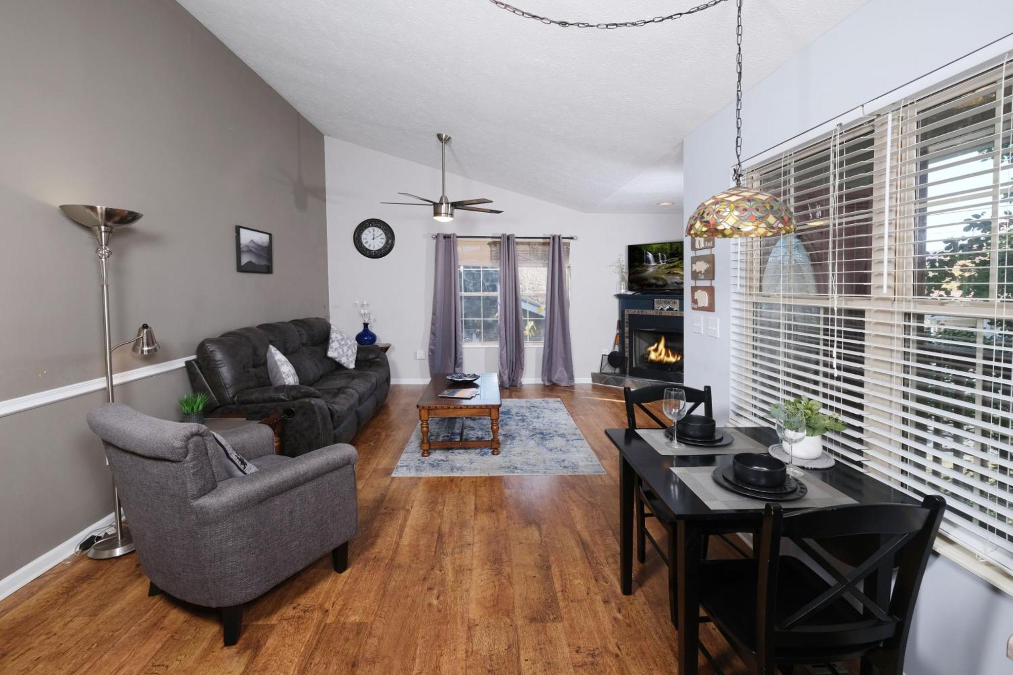 Holiday home Steps Away From Pf Parkway, Pet Friendly, Hot Tub!