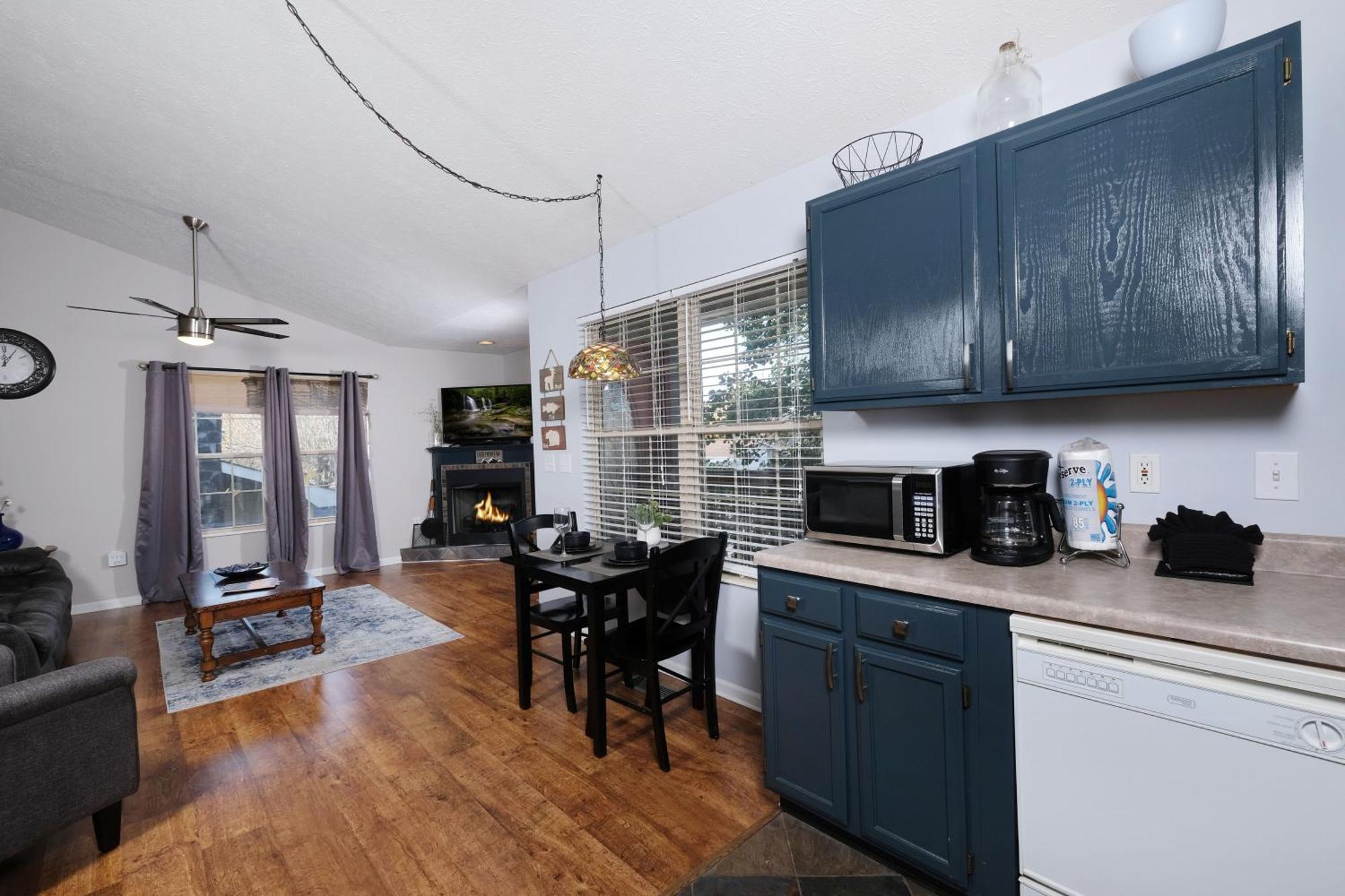 Holiday home Steps Away From Pf Parkway, Pet Friendly, Hot Tub!