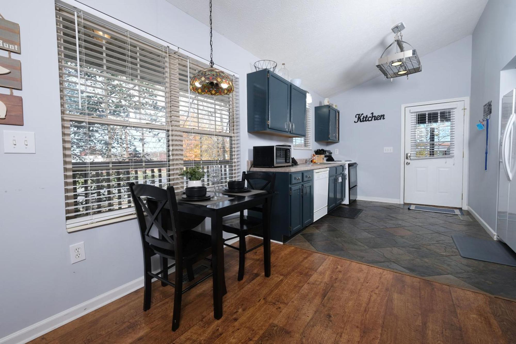 Holiday home Steps Away From Pf Parkway, Pet Friendly, Hot Tub! Pigeon Forge