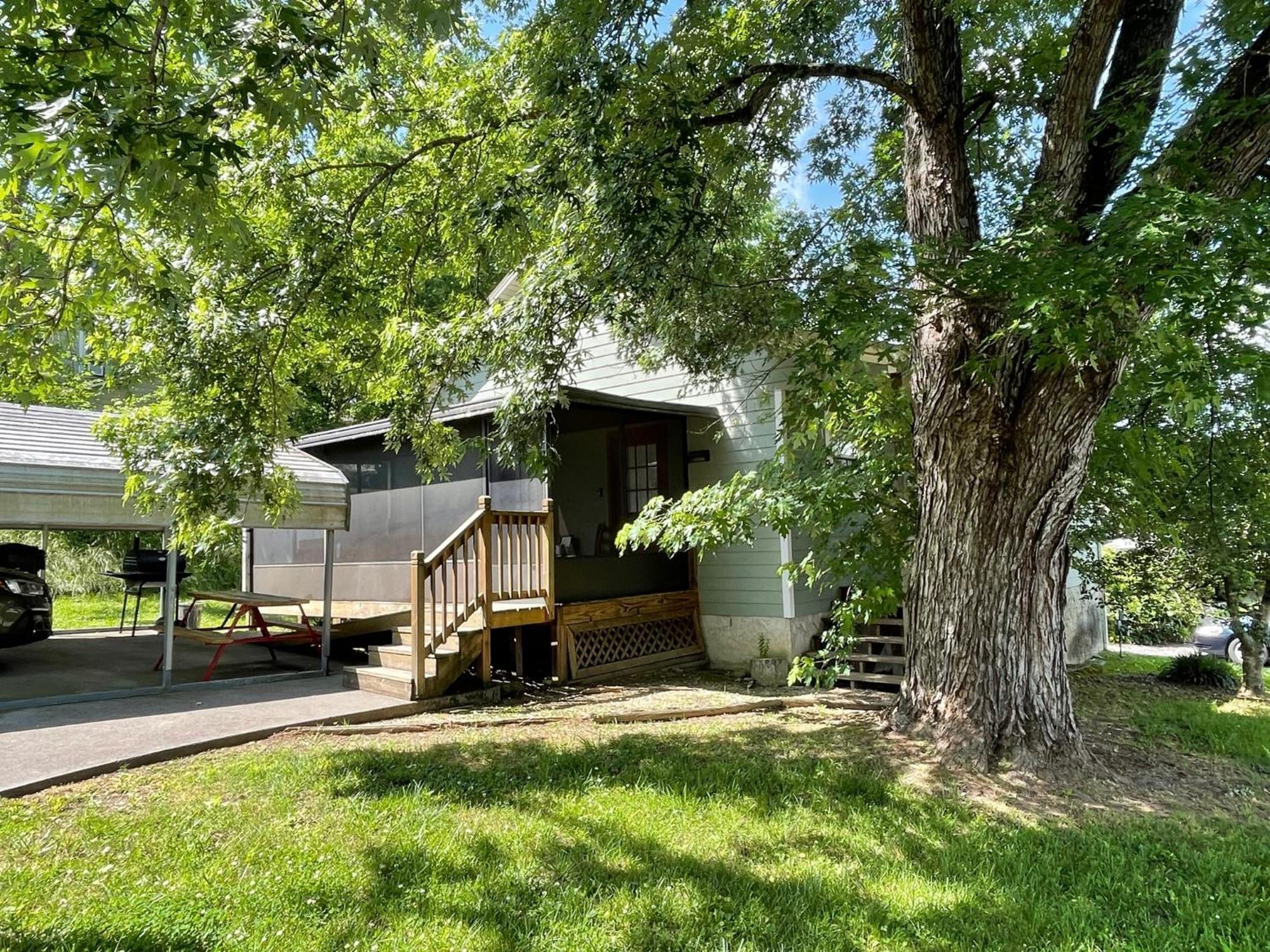 Steps Away From Pf Parkway, Pet Friendly, Hot Tub!