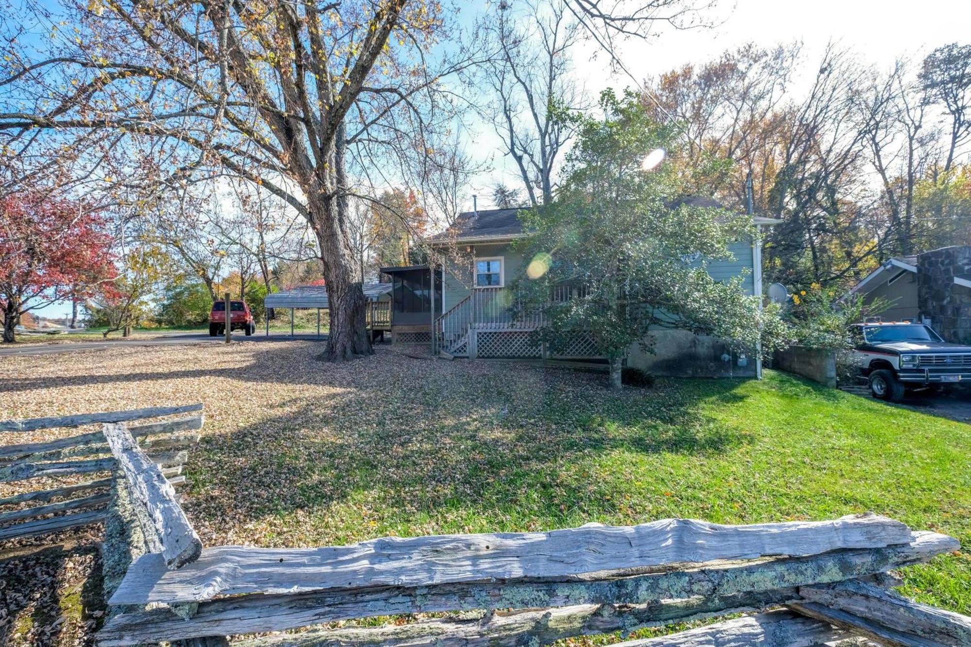 Holiday home Steps Away From Pf Parkway, Pet Friendly, Hot Tub! Pigeon Forge