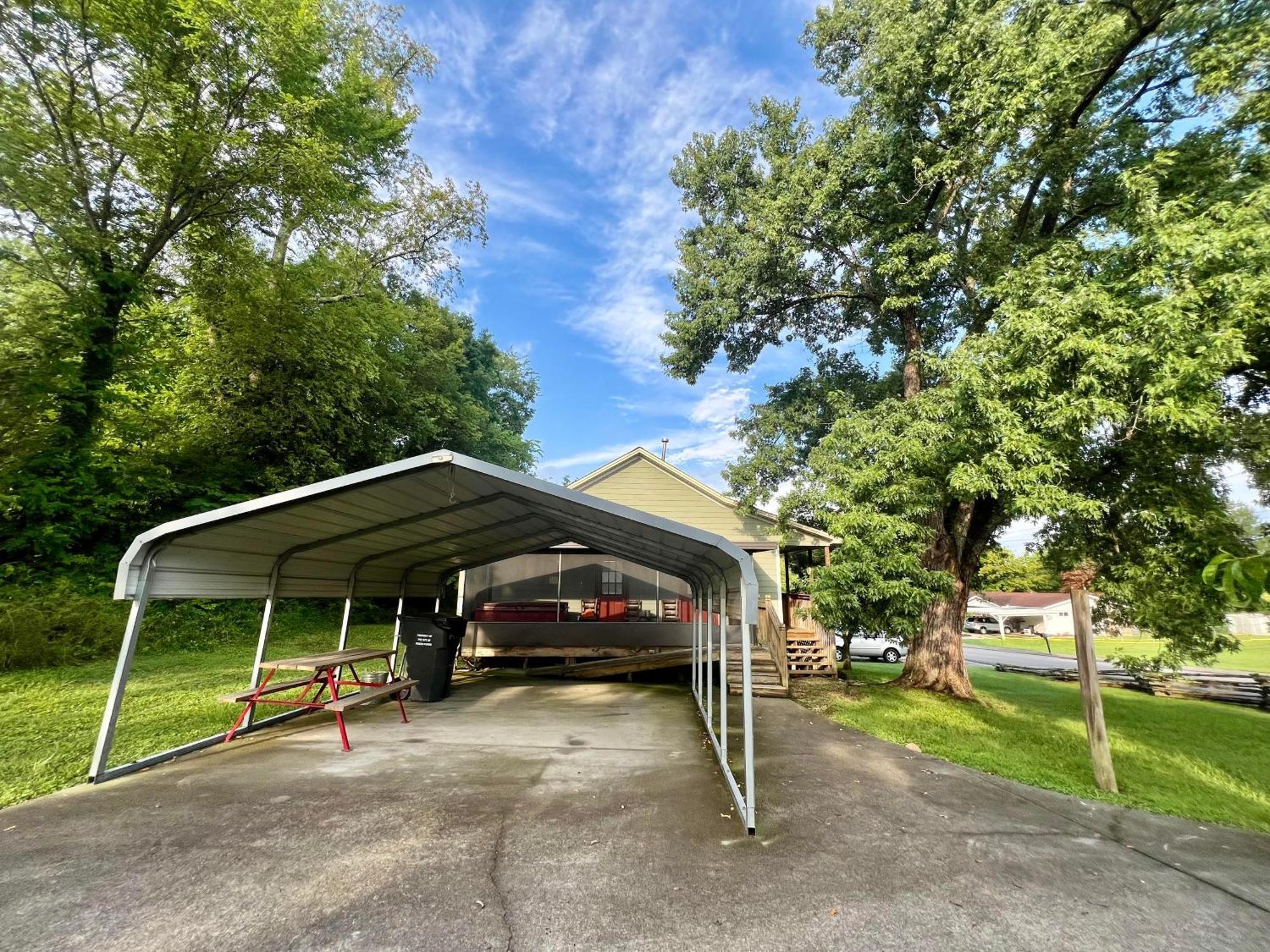 Steps Away From Pf Parkway, Pet Friendly, Hot Tub! Pigeon Forge