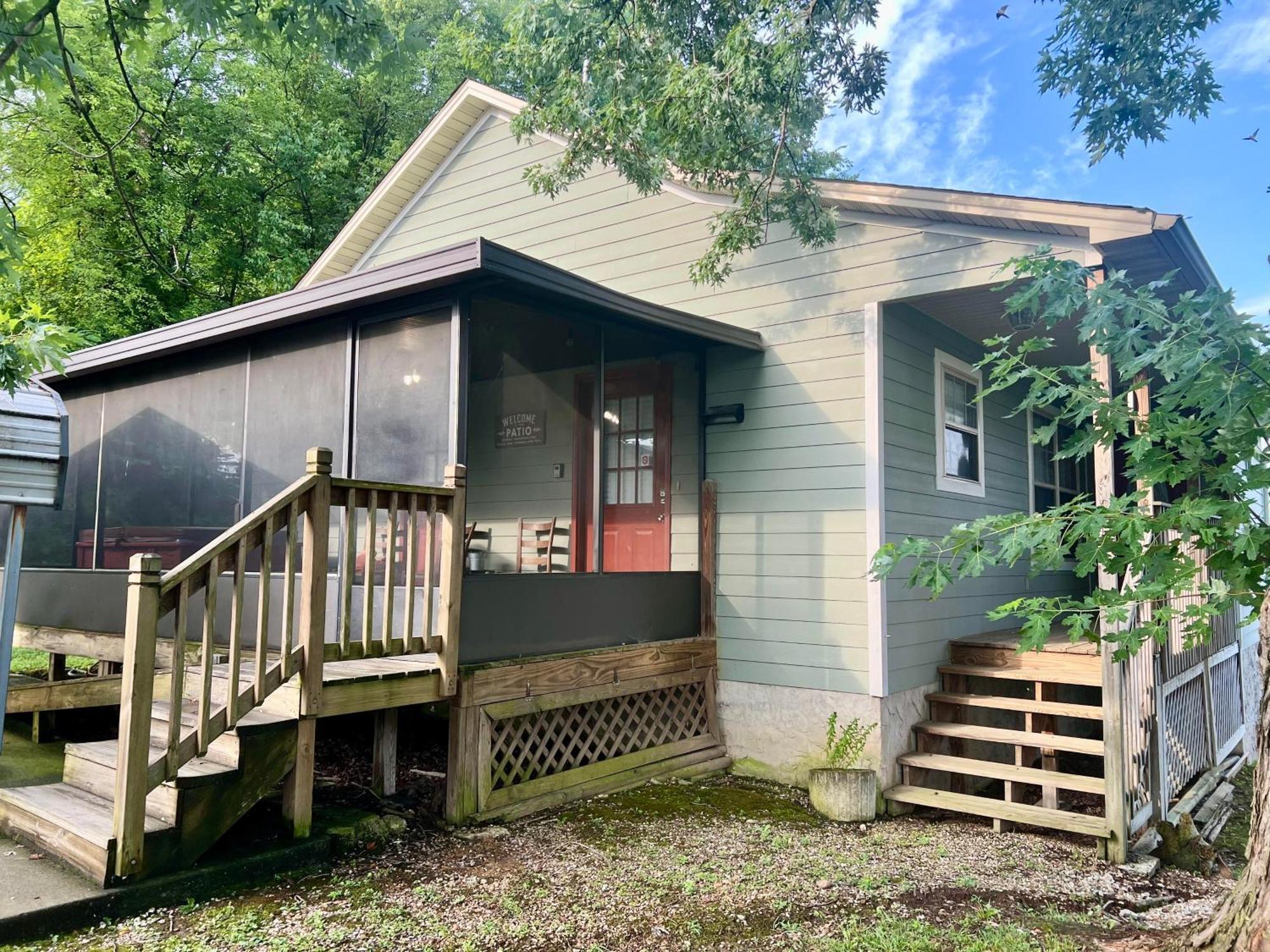 Steps Away From Pf Parkway, Pet Friendly, Hot Tub! Holiday home *
