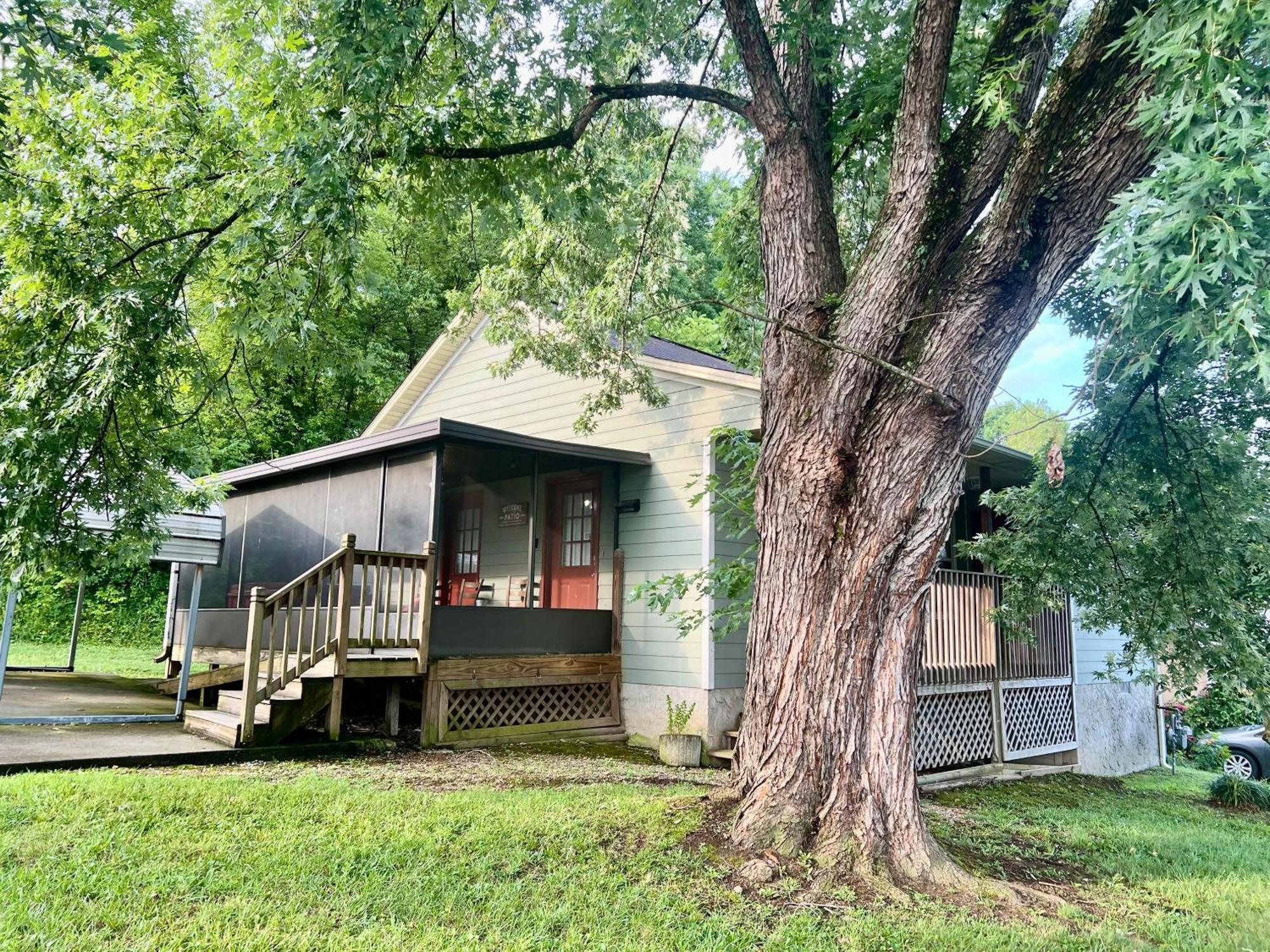 Holiday home Steps Away From Pf Parkway, Pet Friendly, Hot Tub! *