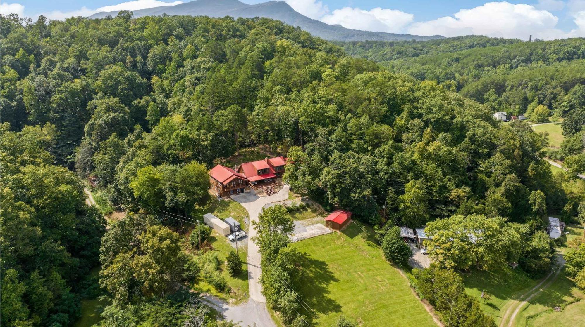 Holiday home Its Got It All Yall - Pool, Theater, Arcade, Fire Place, Firepit, Hot Tub